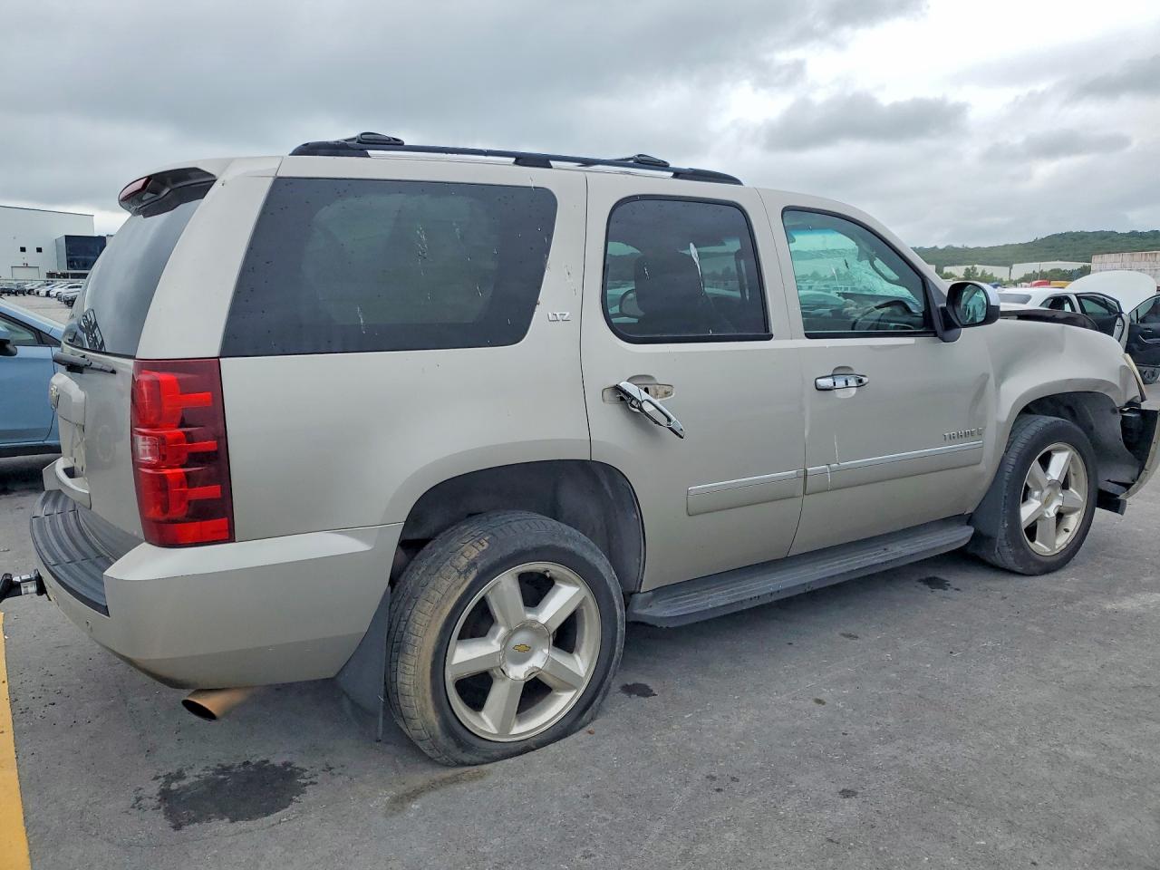 2007 Chevrolet Tahoe C1500 Silver vin: 1GNFC13J97R147975