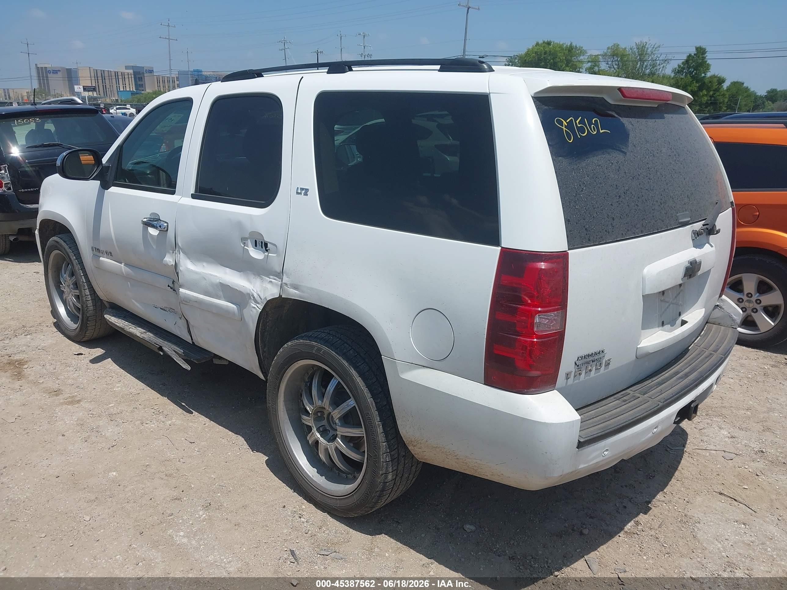 2008 Chevrolet Tahoe Ltz White vin: 1GNFC13J98R157732