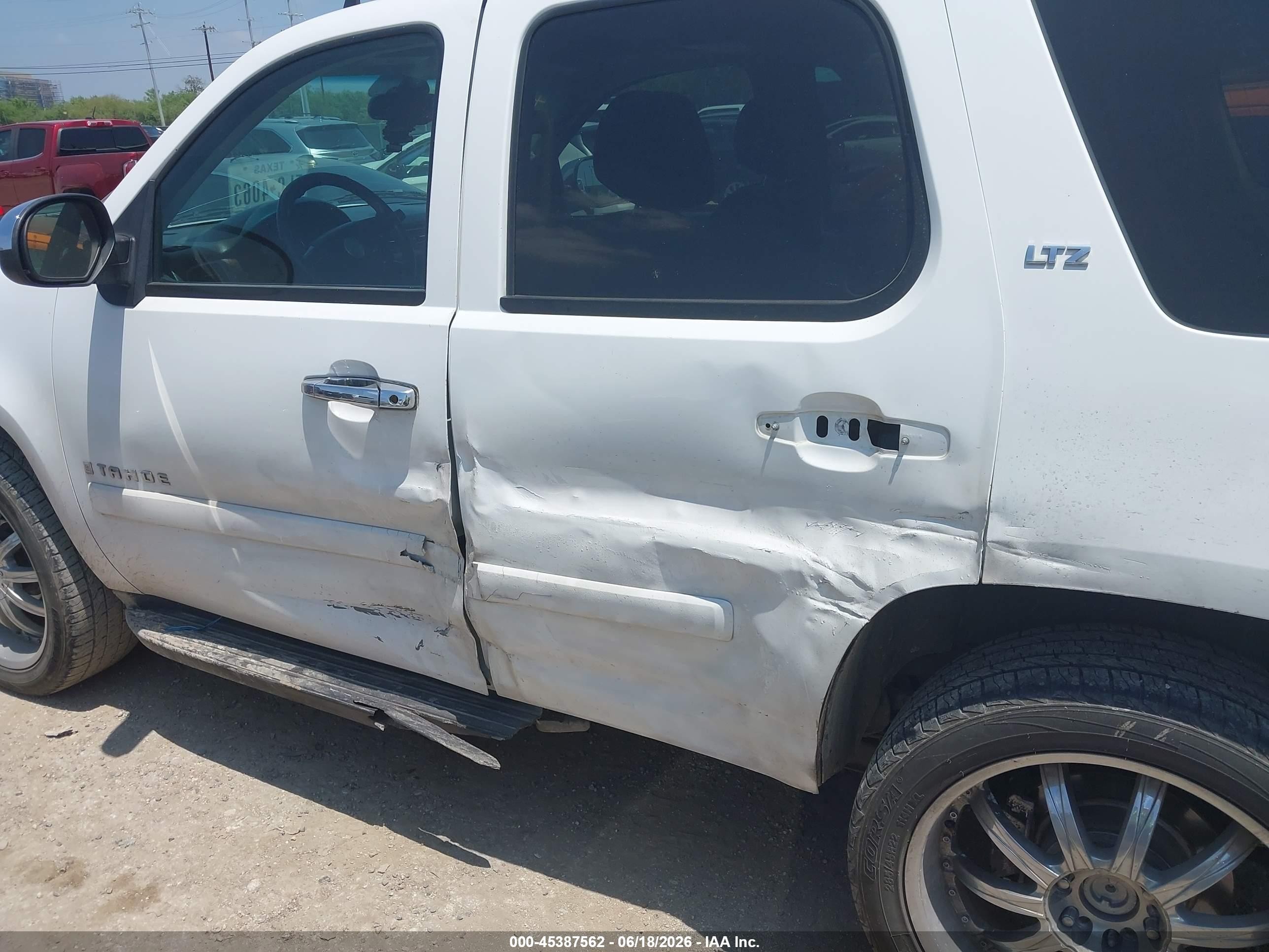 2008 Chevrolet Tahoe Ltz White vin: 1GNFC13J98R157732