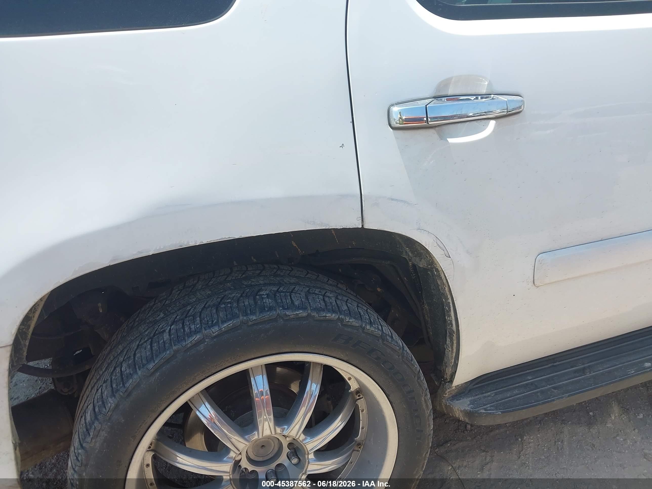 2008 Chevrolet Tahoe Ltz White vin: 1GNFC13J98R157732