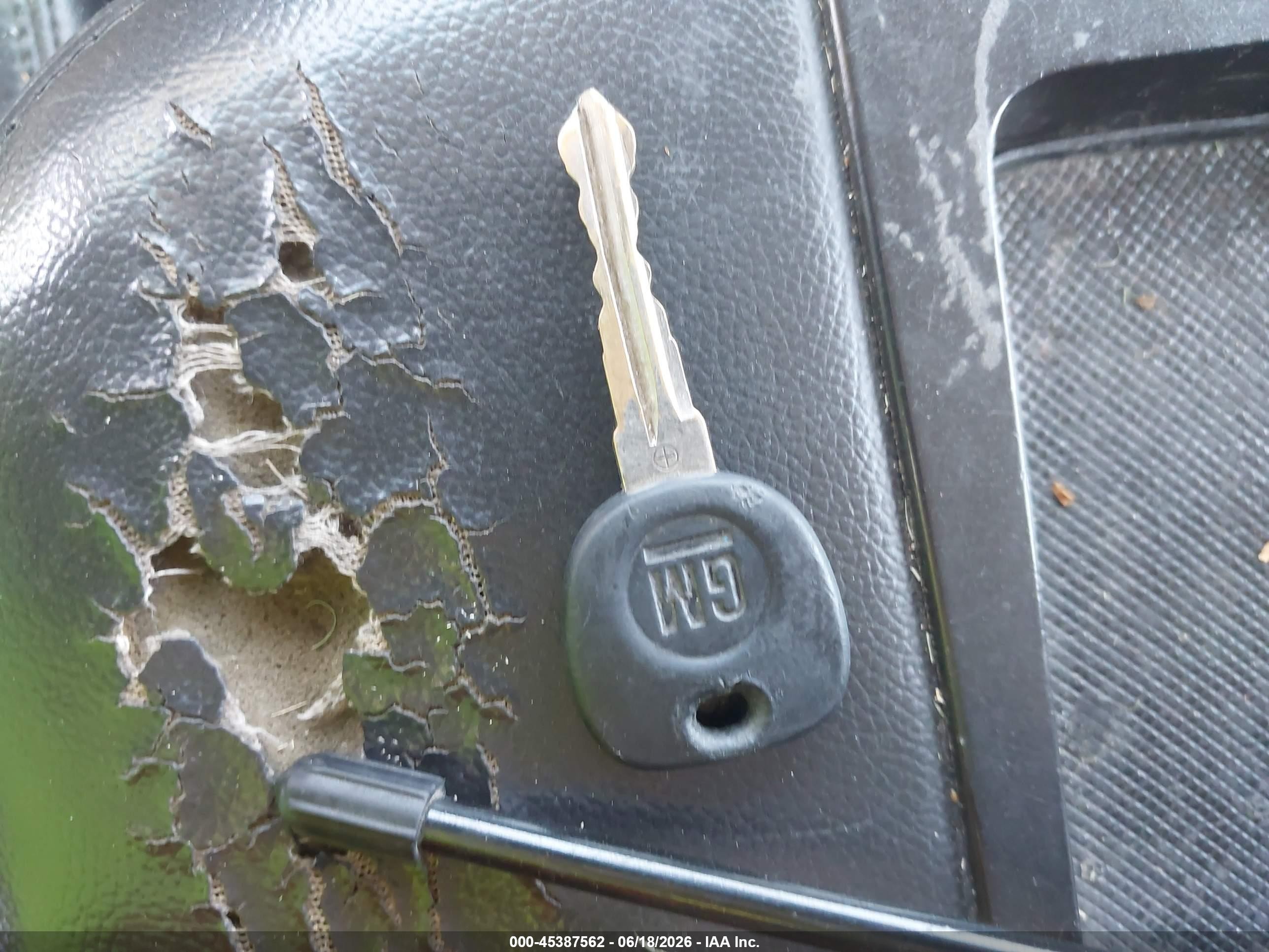2008 Chevrolet Tahoe Ltz White vin: 1GNFC13J98R157732