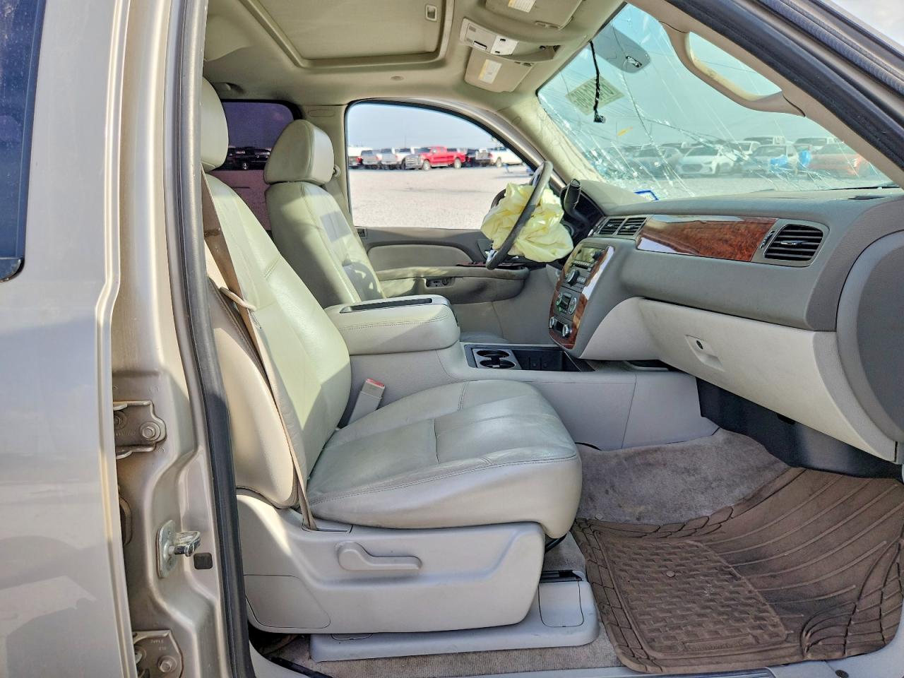 2007 Chevrolet Suburban C1500 Gold vin: 1GNFC16007J237985
