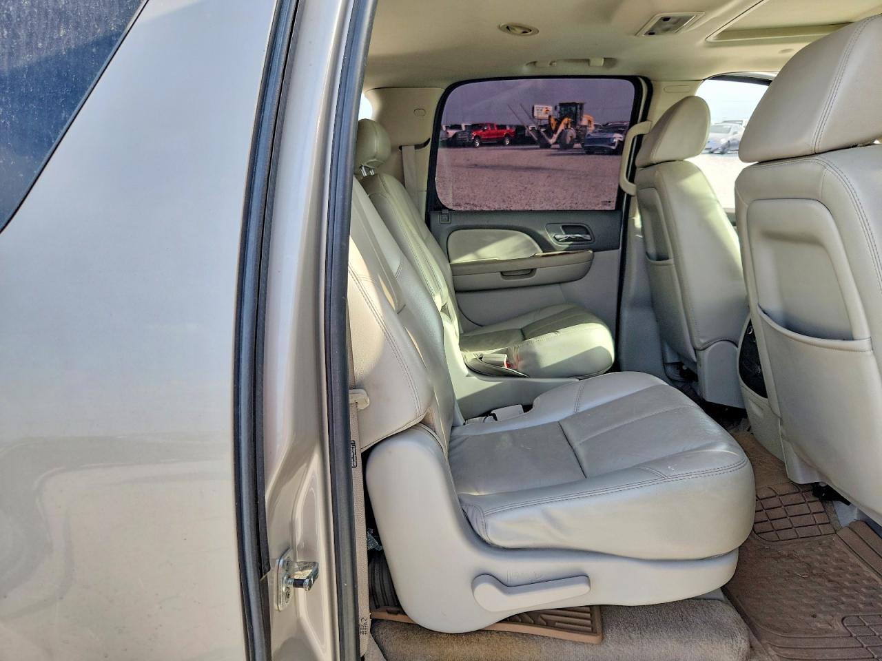 2007 Chevrolet Suburban C1500 Gold vin: 1GNFC16007J237985
