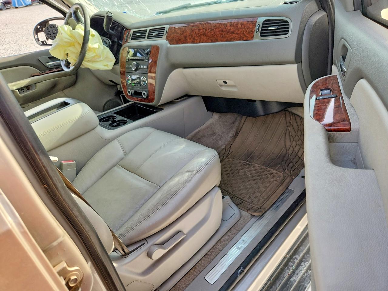 2007 Chevrolet Suburban C1500 Gold vin: 1GNFC16007J237985