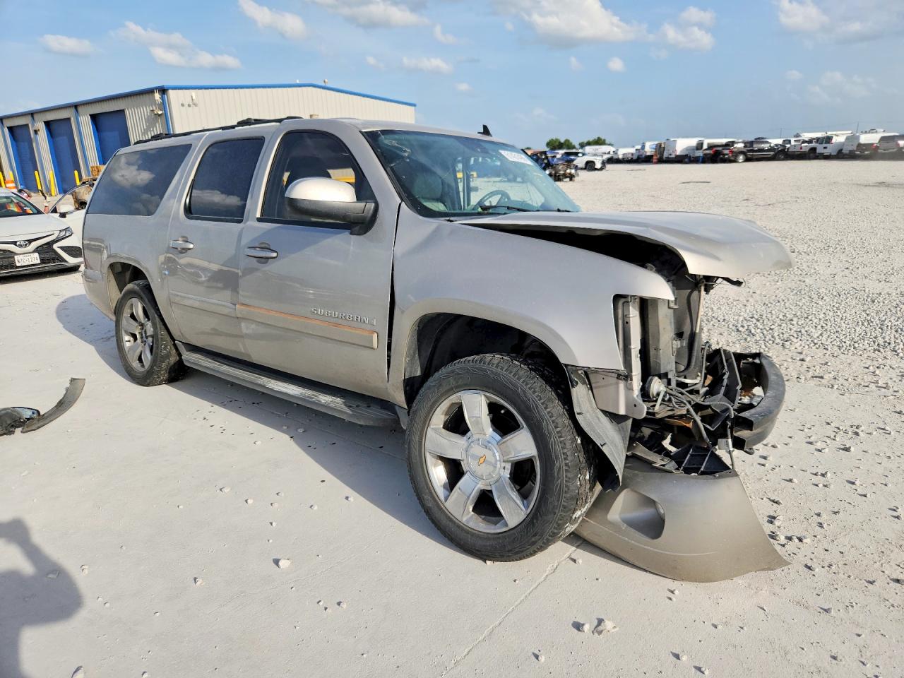 2007 Chevrolet Suburban C1500 Gold vin: 1GNFC16007J237985