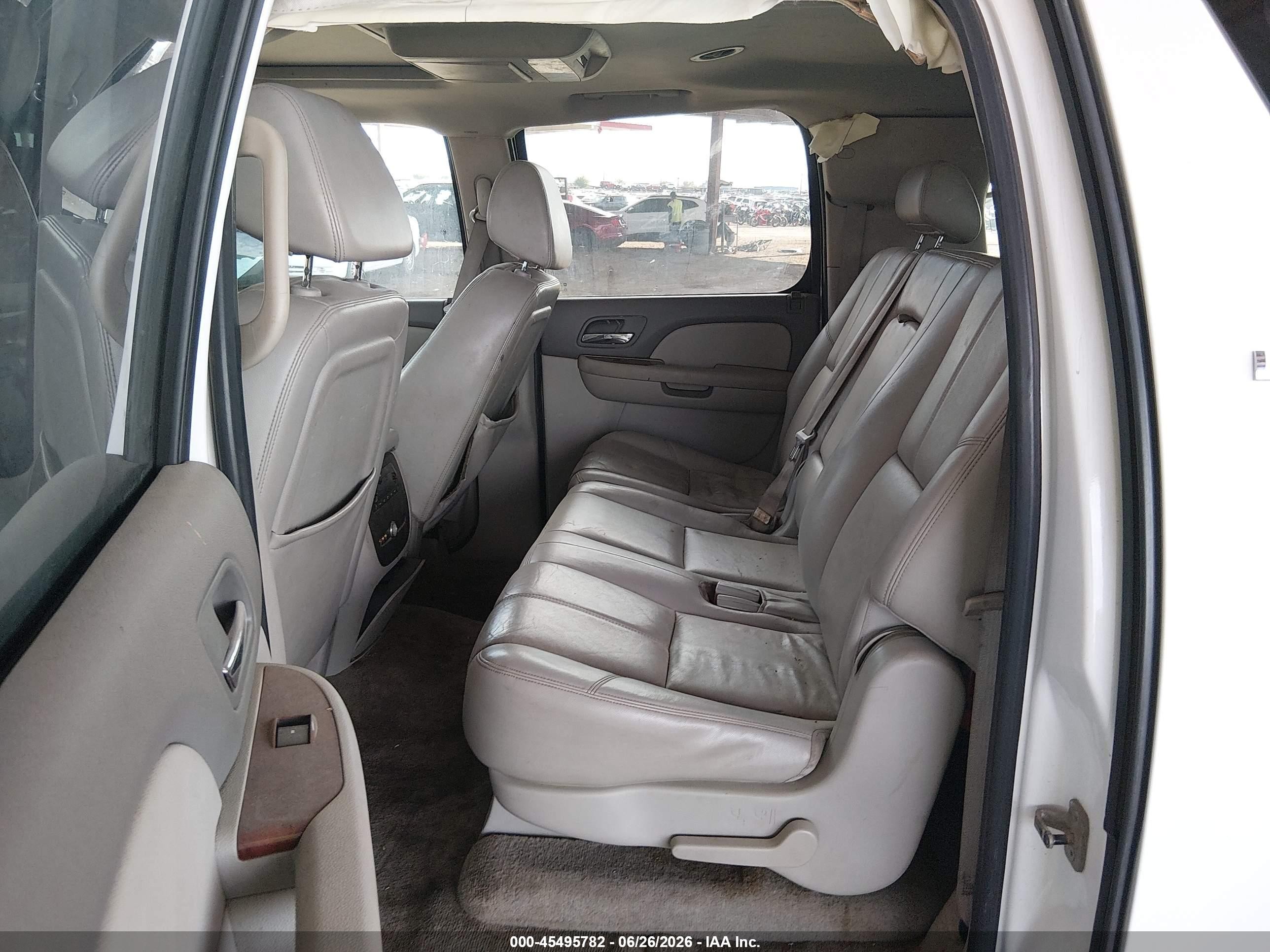 2008 Chevrolet Suburban 1500 Lt Белый vin: 1GNFC16008R238976