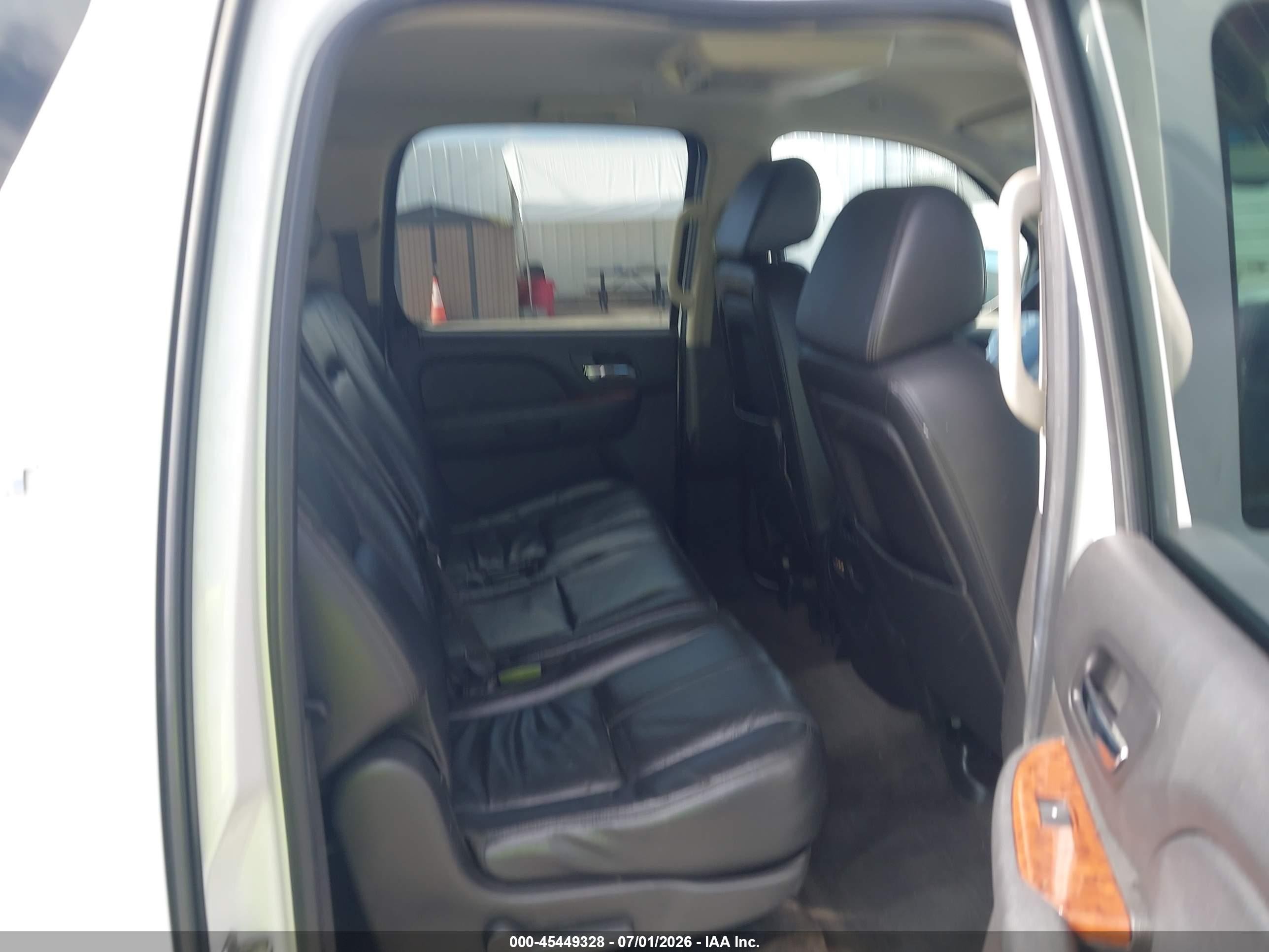 2008 Chevrolet Suburban 1500 Lt White vin: 1GNFC16018R152222