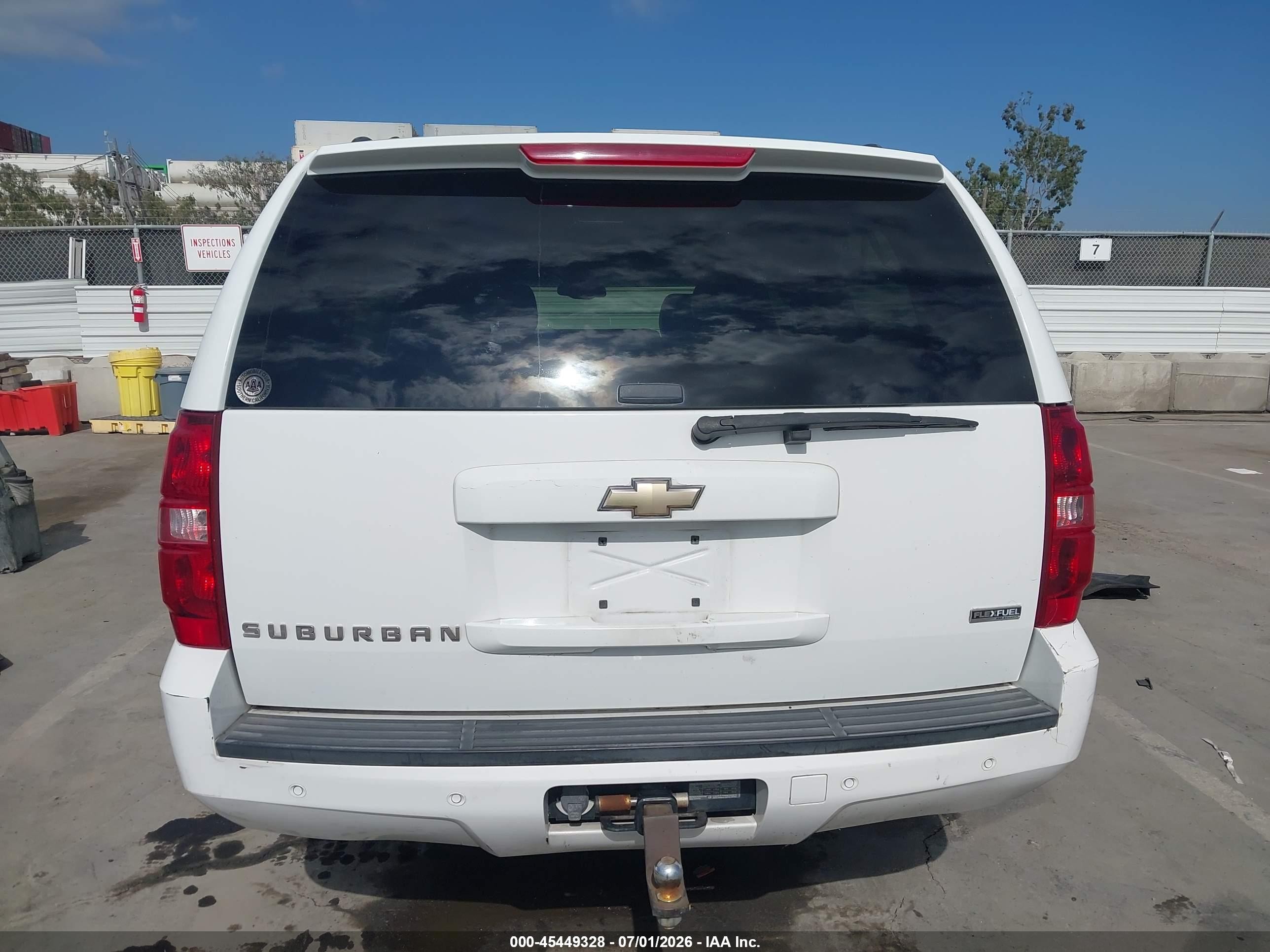 2008 Chevrolet Suburban 1500 Lt White vin: 1GNFC16018R152222