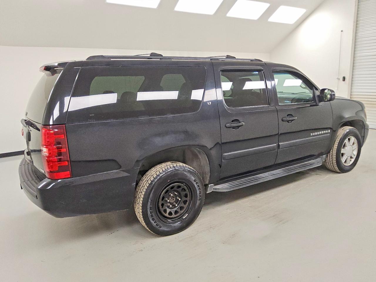 2007 Chevrolet Suburban C1500 Черный vin: 1GNFC16037R216971