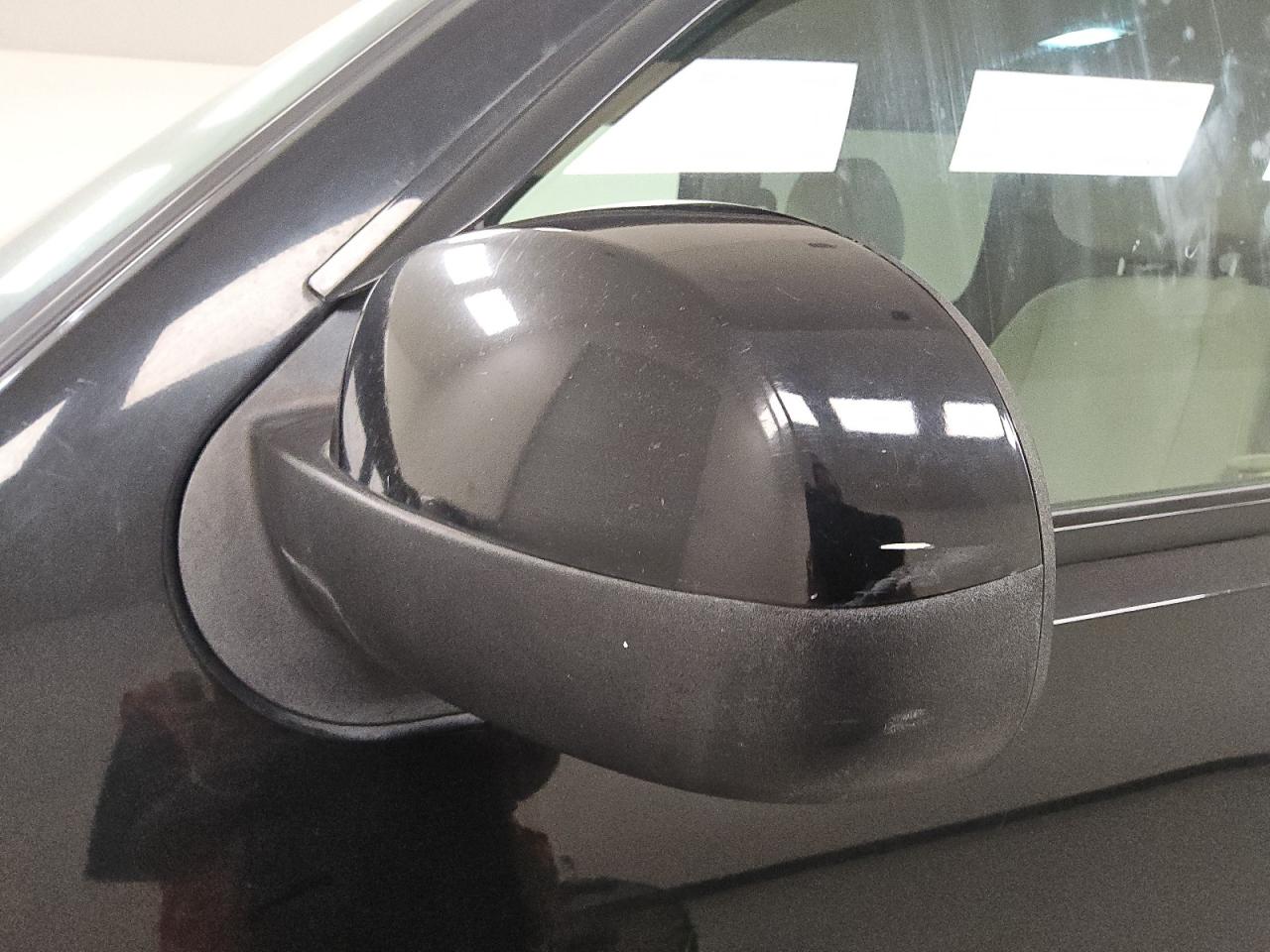 2007 Chevrolet Suburban C1500 Черный vin: 1GNFC16037R216971 Damage: Left Front Mirror Housing, Light Scratch, 2 To 3 Inches