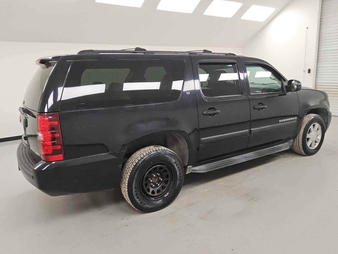 2007 Chevrolet Suburban C1500 Черный vin: 1GNFC16037R216971 Damage: Right Rear Wheel, Mismatched, Replacement Required