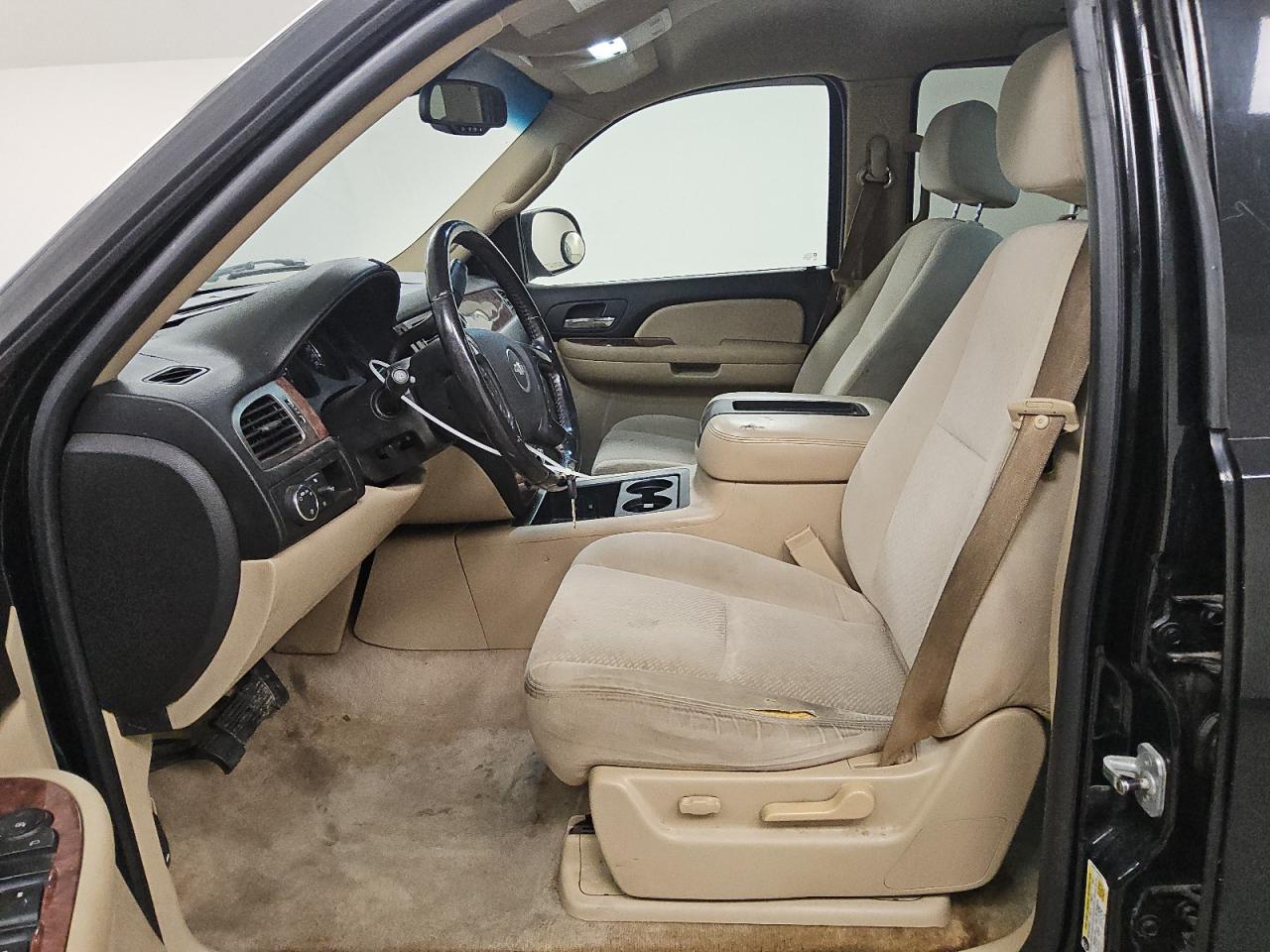 2007 Chevrolet Suburban C1500 Черный vin: 1GNFC16037R216971 Damage: Steering Wheel, Worn, Replacement Required