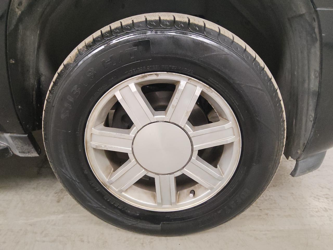 2007 Chevrolet Suburban C1500 Черный vin: 1GNFC16037R216971 Damage: Right Front Wheel, Curb Rash, 4 To 5 Inches