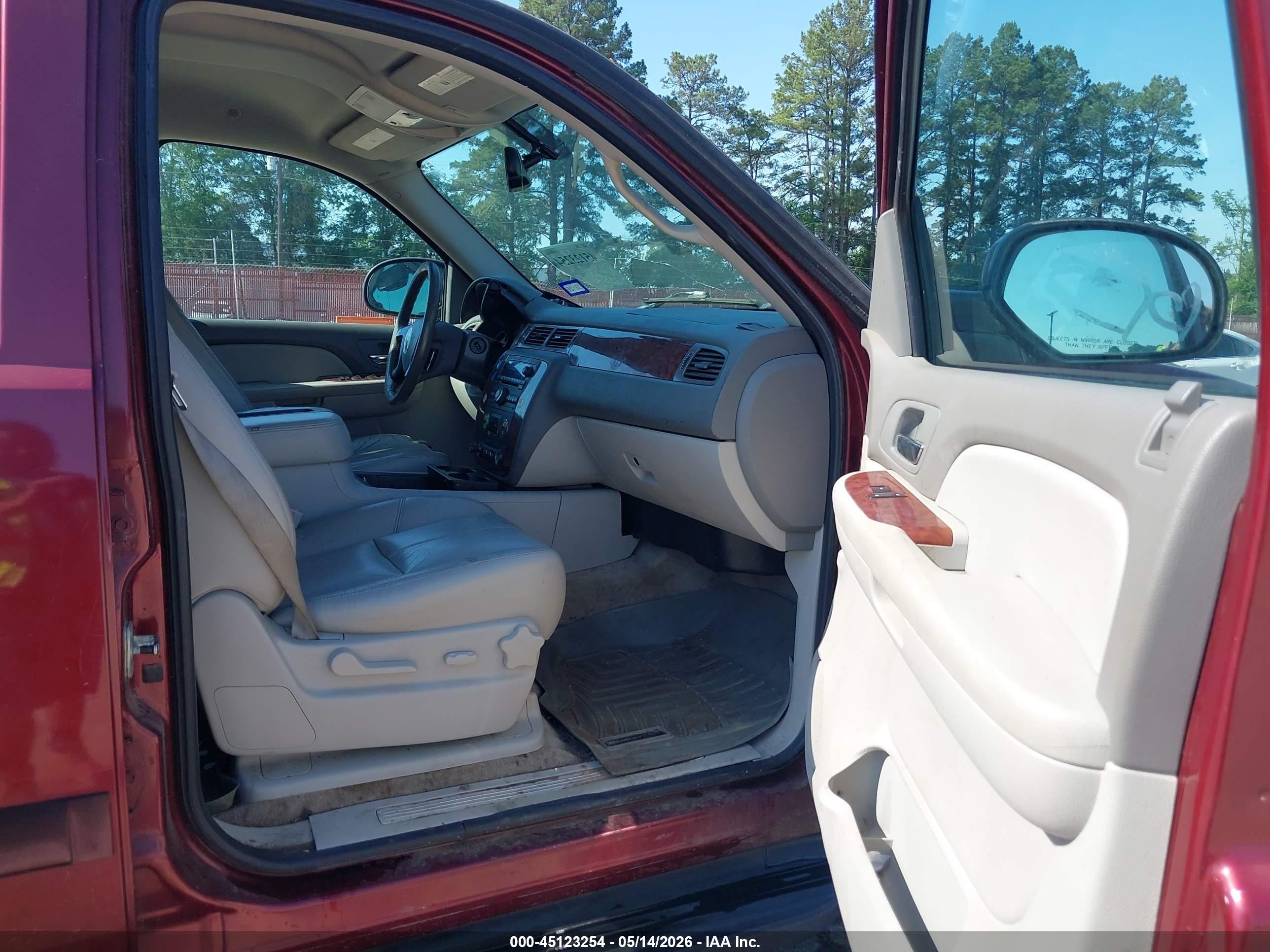 2008 Chevrolet Suburban 1500 Lt Burgundy vin: 1GNFC16038R173735