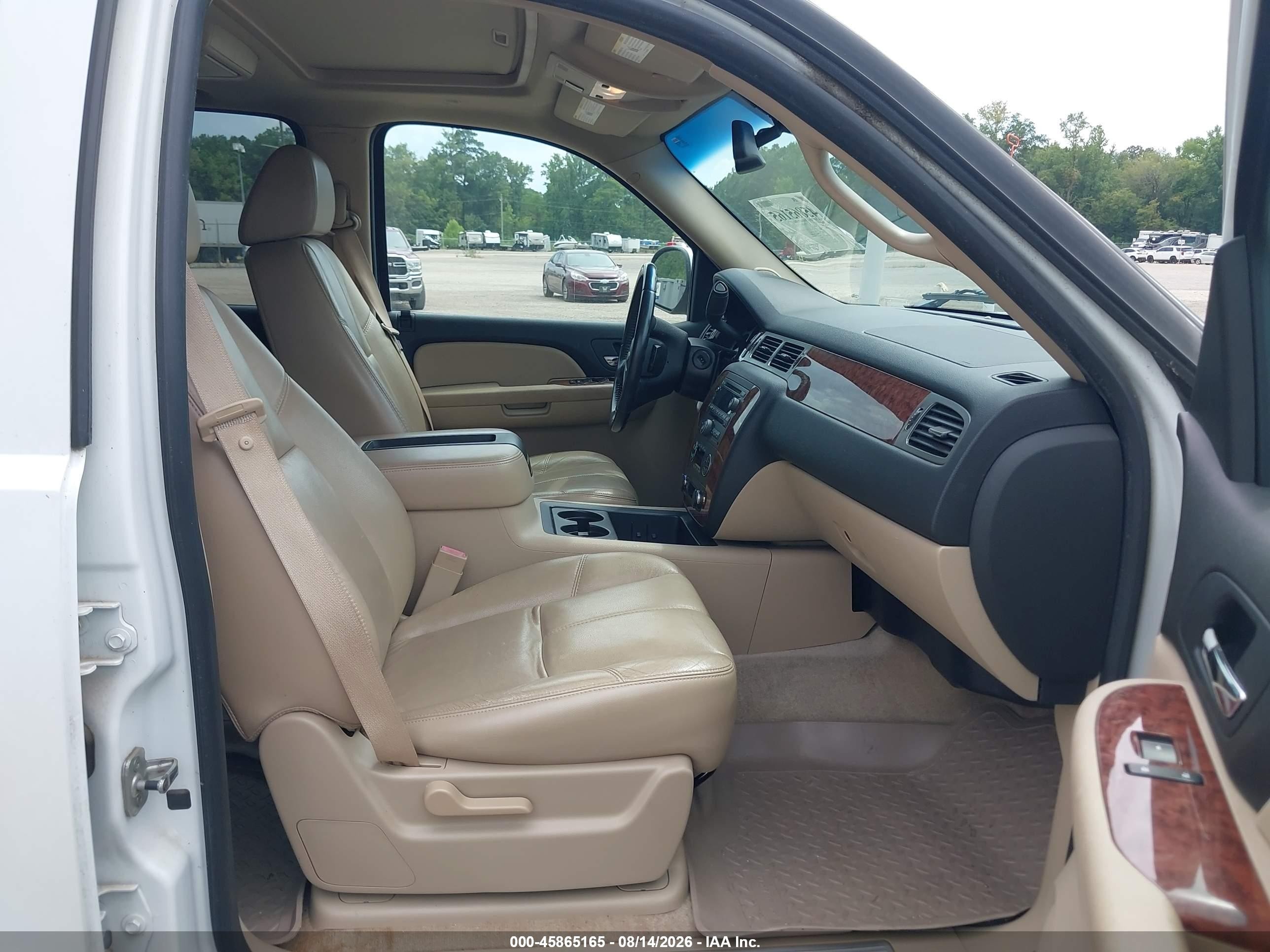 2007 Chevrolet Suburban Lt White vin: 1GNFC16047J245927