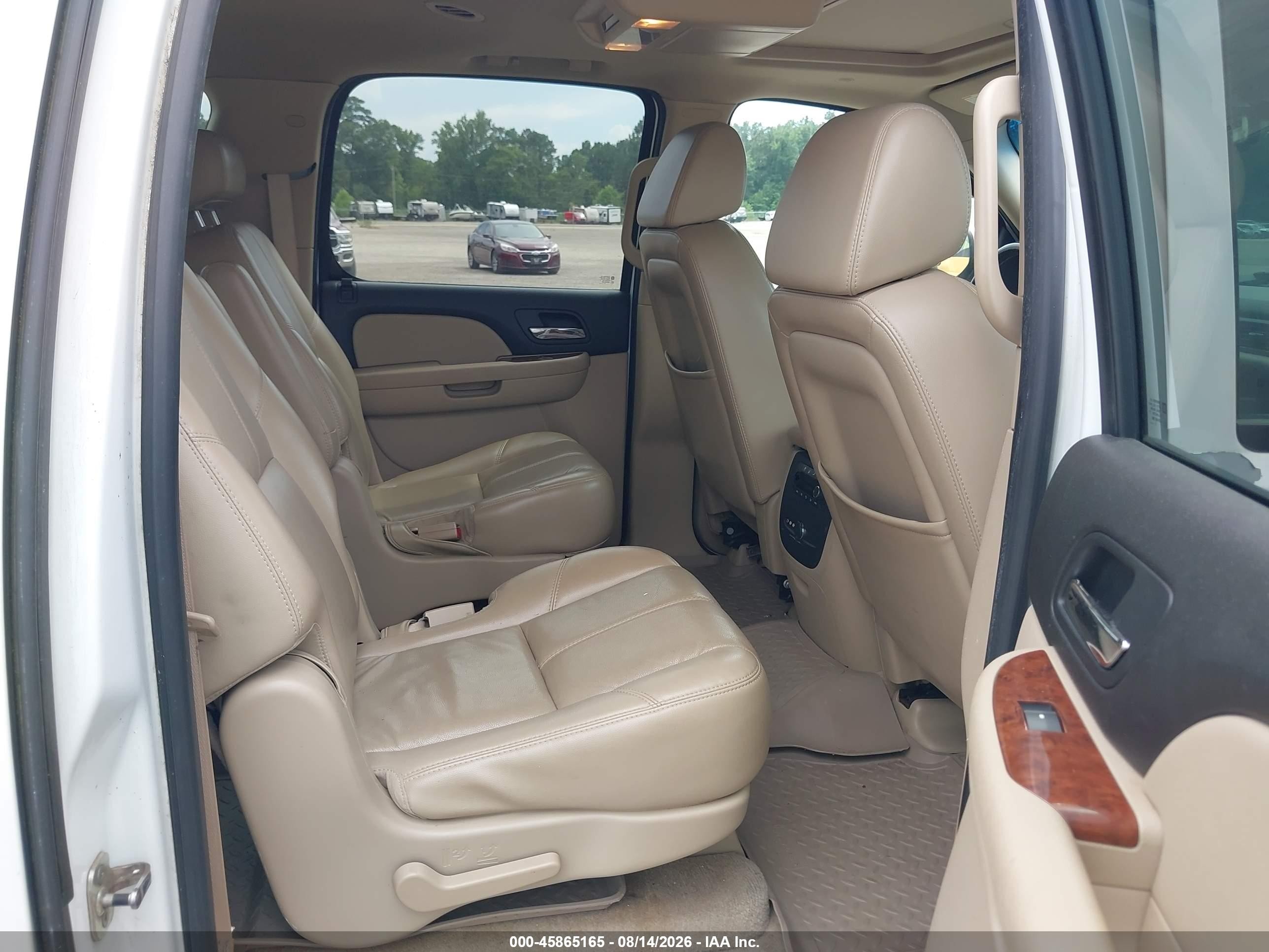 2007 Chevrolet Suburban Lt White vin: 1GNFC16047J245927