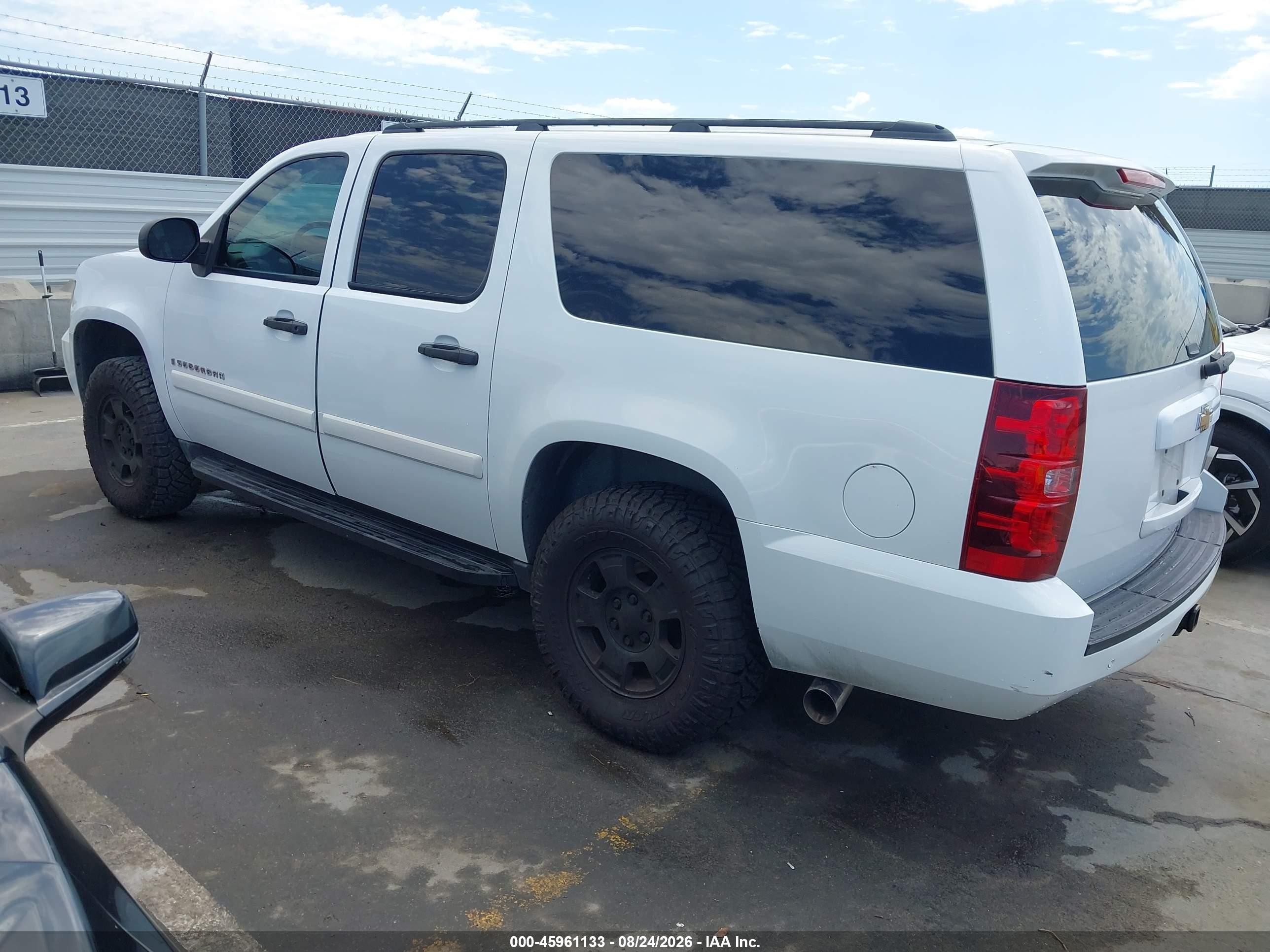 2009 Chevrolet Suburban 1500 Ls White vin: 1GNFC16049R150479