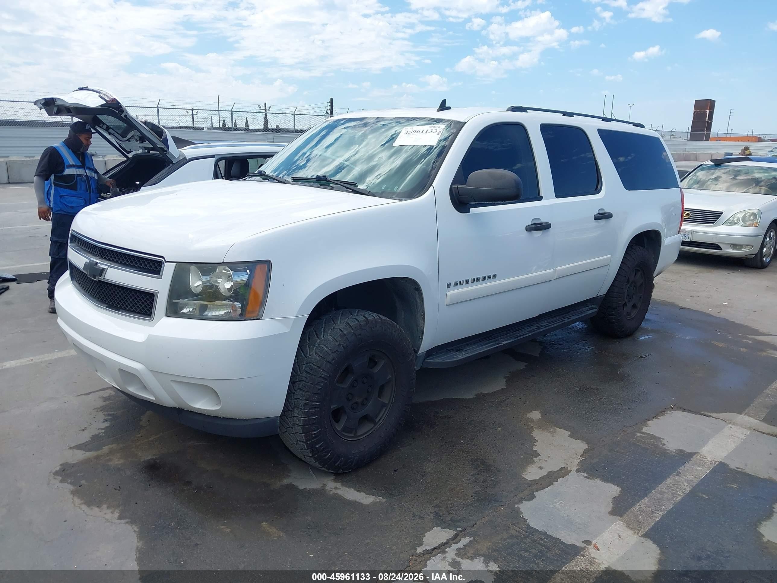 2009 Chevrolet Suburban 1500 Ls White vin: 1GNFC16049R150479