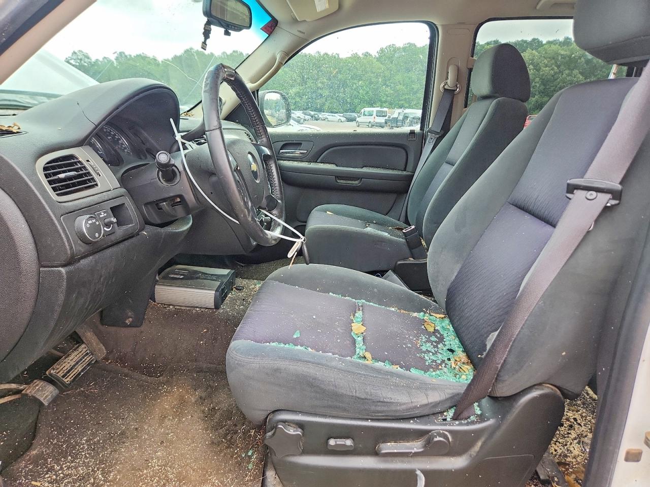 2009 Chevrolet Suburban C1500 Ls White vin: 1GNFC16049R182025