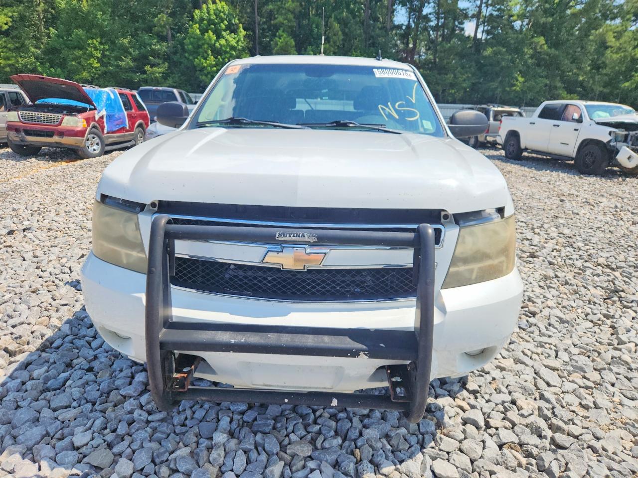 2009 Chevrolet Suburban C1500 Ls White vin: 1GNFC16049R182025