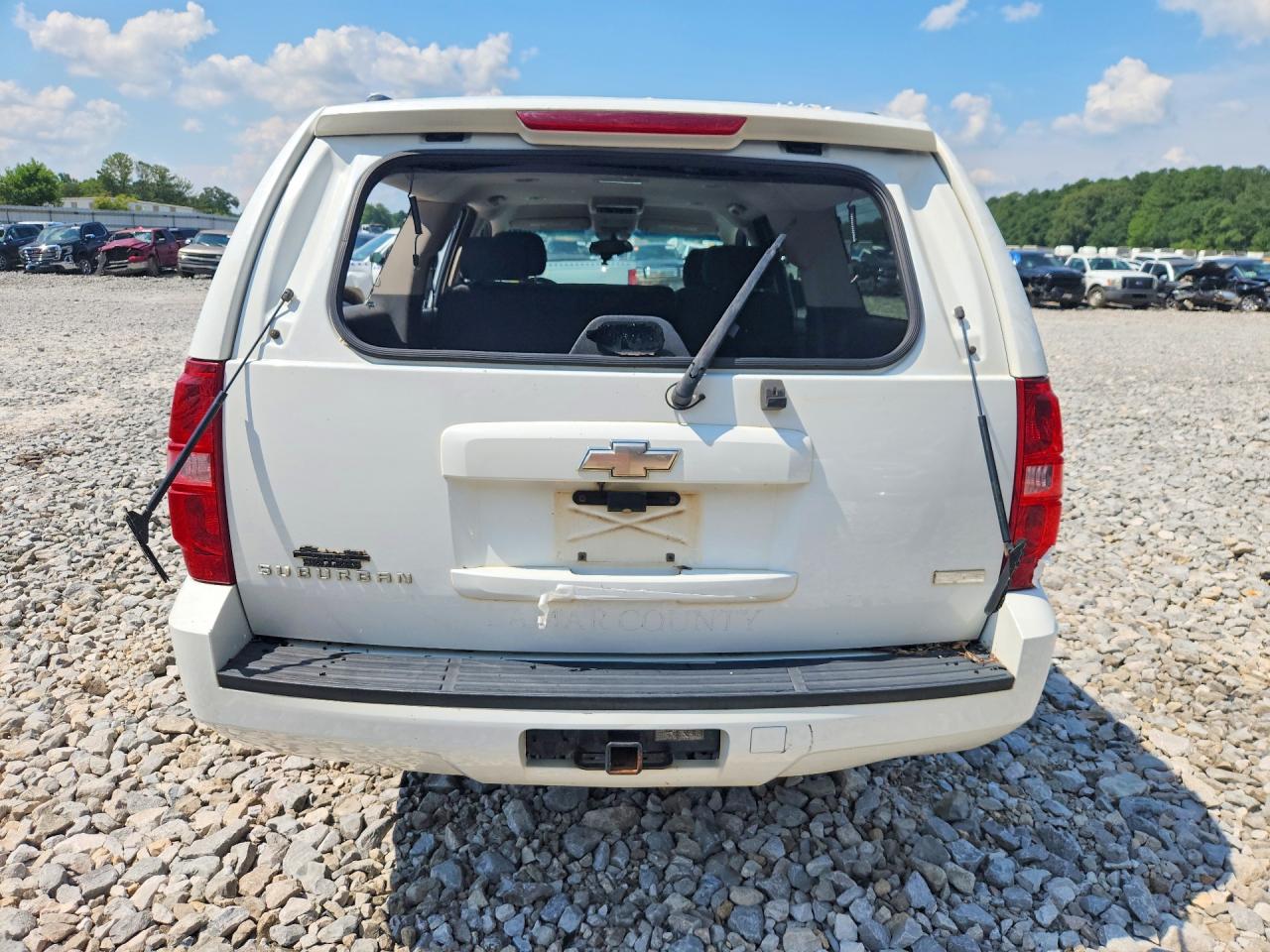 2009 Chevrolet Suburban C1500 Ls White vin: 1GNFC16049R182025