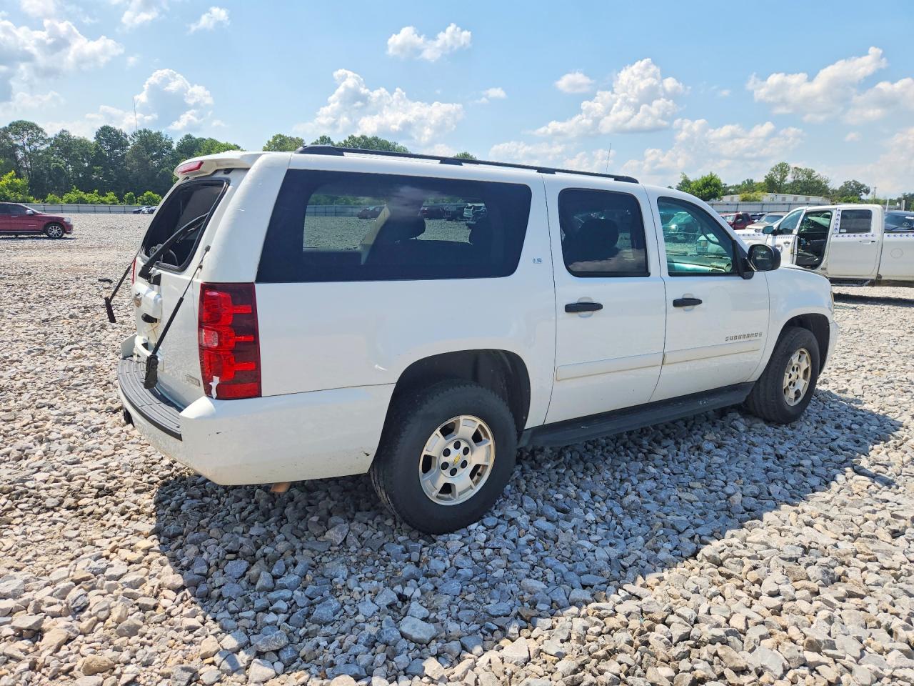 2009 Chevrolet Suburban C1500 Ls White vin: 1GNFC16049R182025