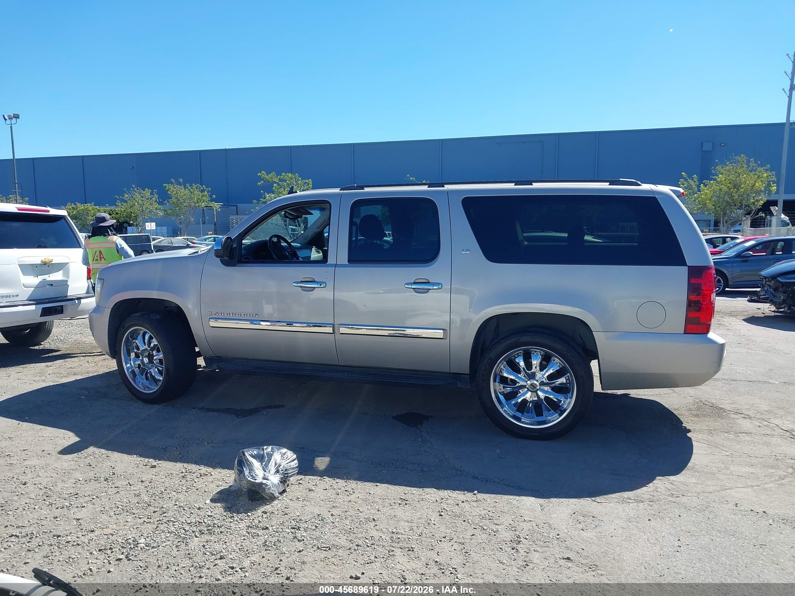2008 Chevrolet Suburban 1500 Ls Brown vin: 1GNFC16068R131138