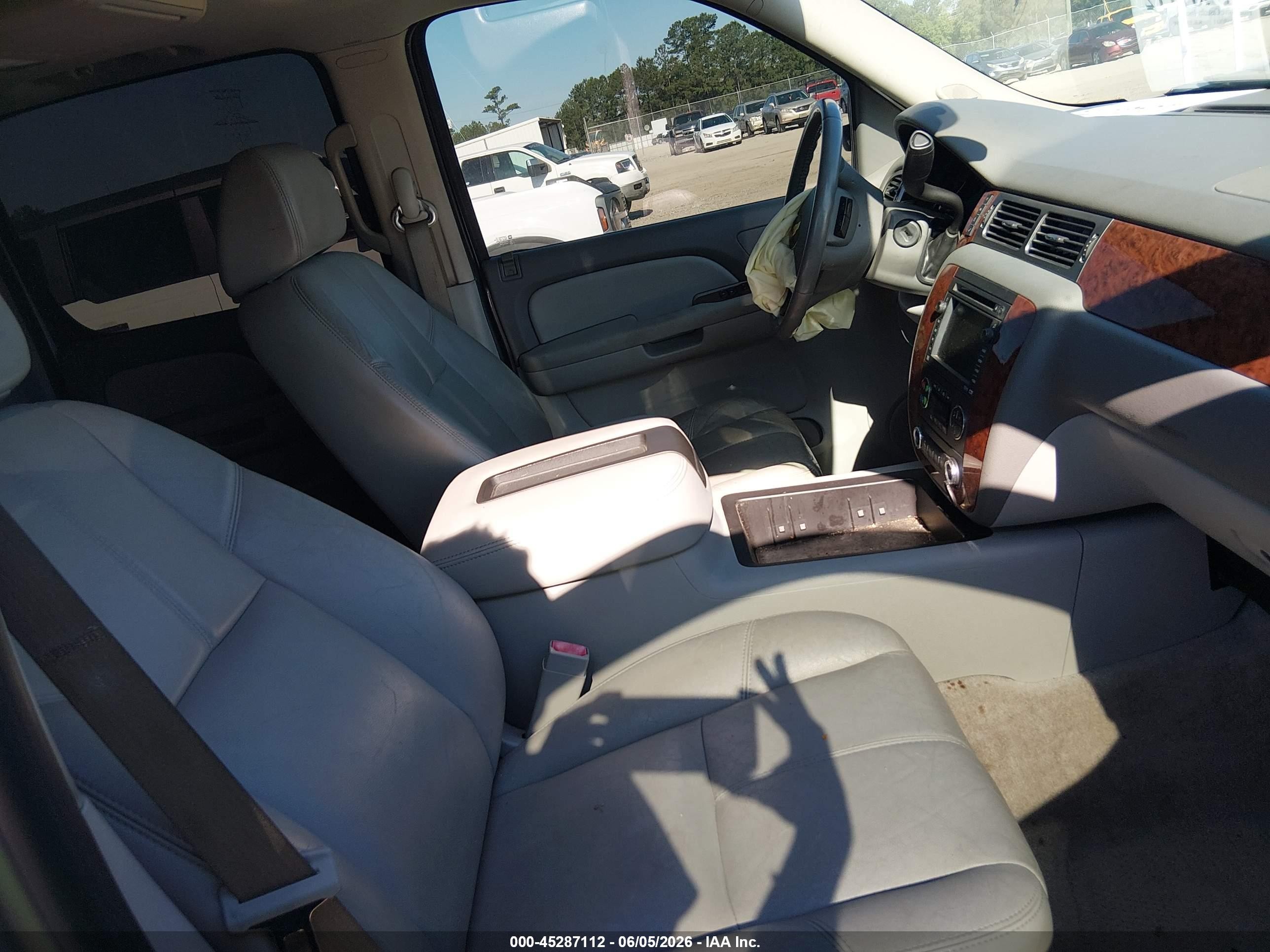 2007 Chevrolet Suburban 1500 Ltz Бежевый vin: 1GNFC16077J232508