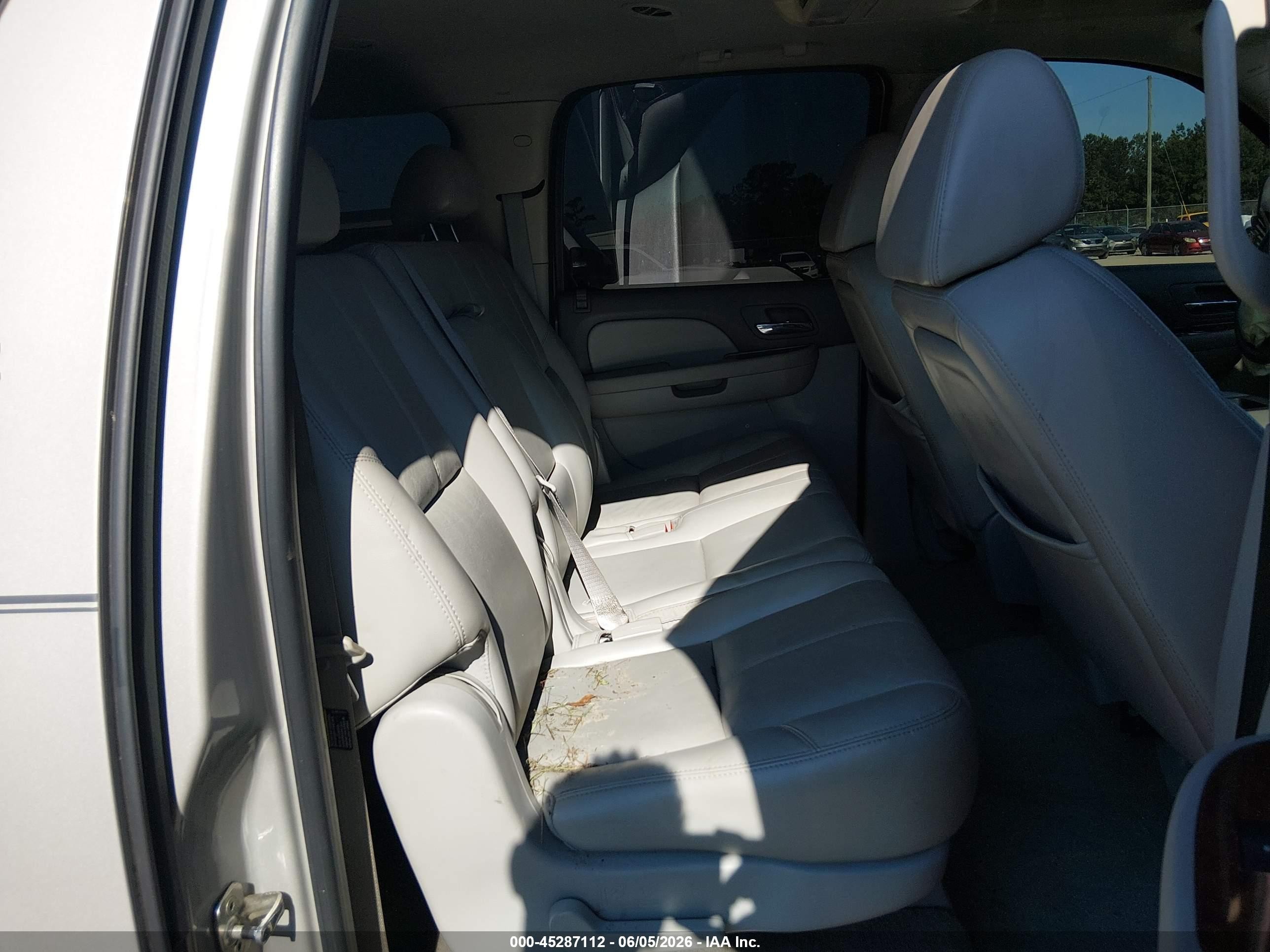 2007 Chevrolet Suburban 1500 Ltz Бежевый vin: 1GNFC16077J232508