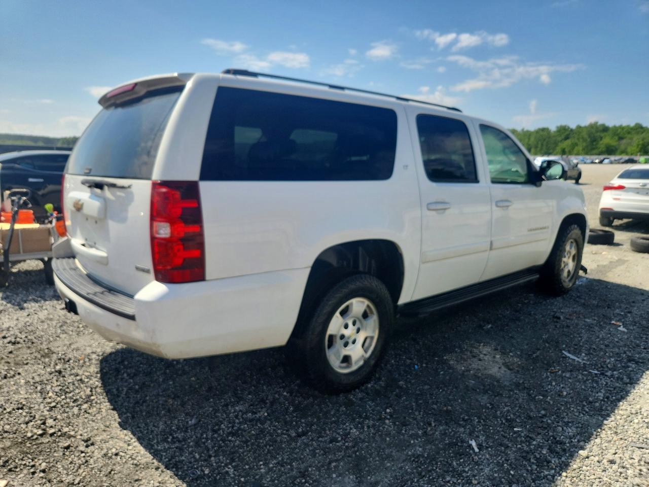 2007 Chevrolet Suburban C1500 White vin: 1GNFC16087J190009