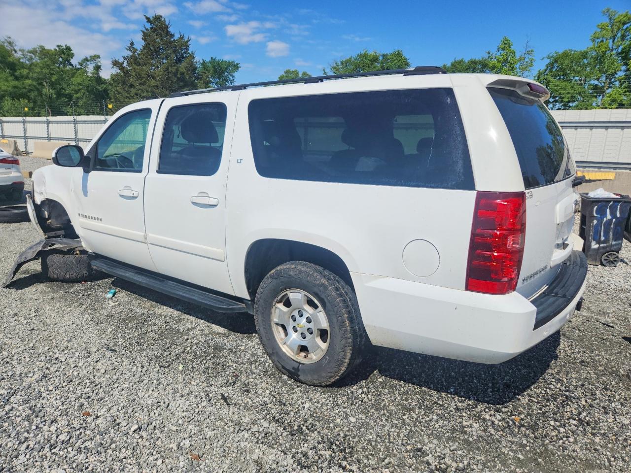 2007 Chevrolet Suburban C1500 White vin: 1GNFC16087J190009