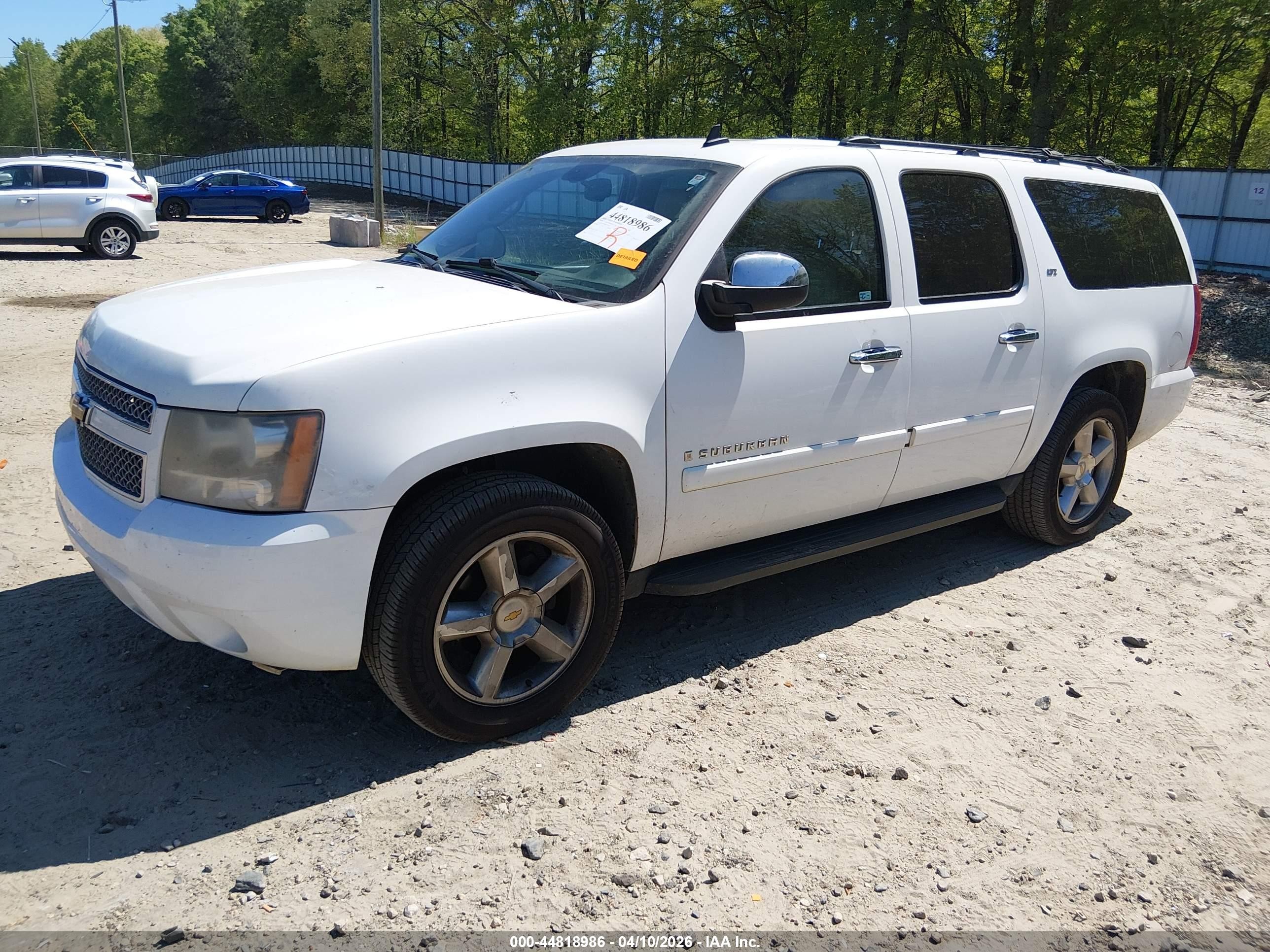 2008 Chevrolet Suburban 1500 Ltz White vin: 1GNFC16088J227030
