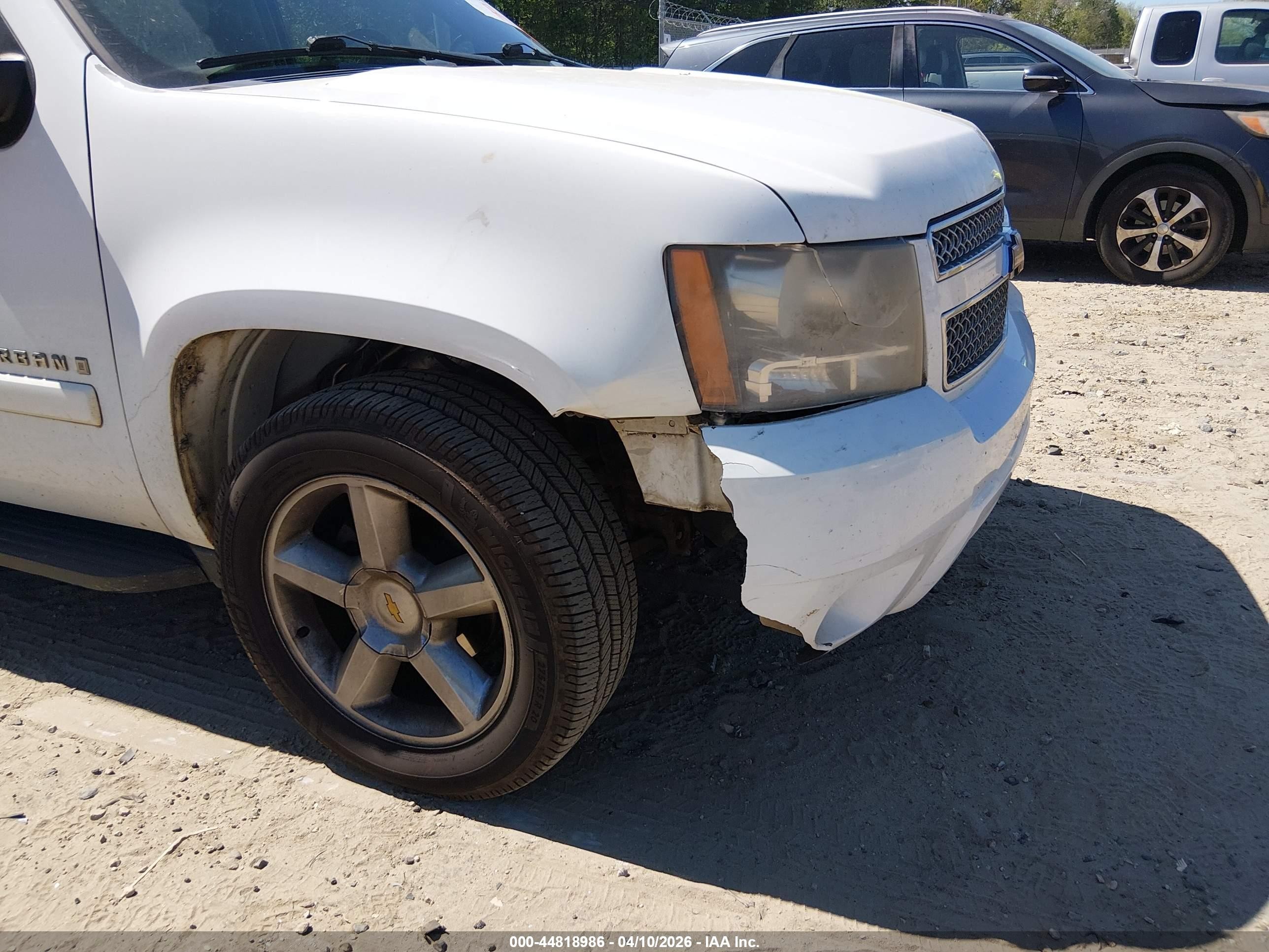 2008 Chevrolet Suburban 1500 Ltz White vin: 1GNFC16088J227030