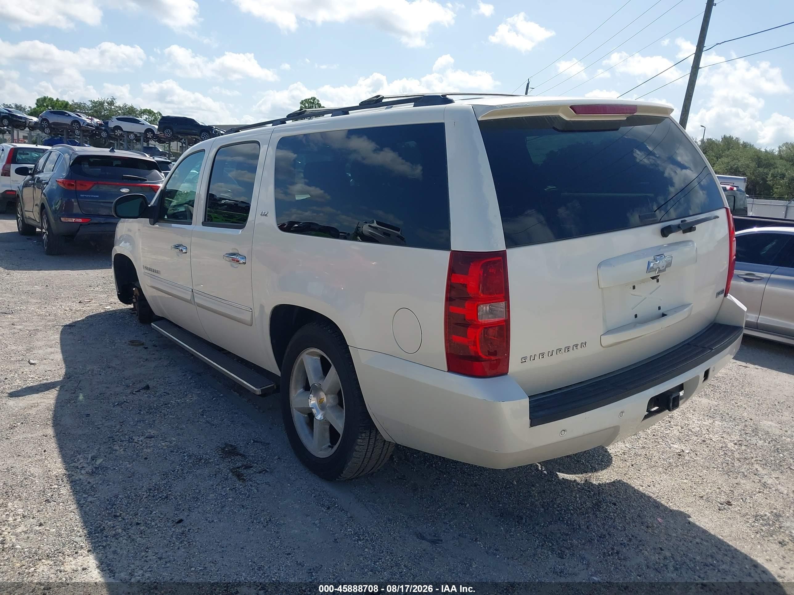 2008 Chevrolet Suburban 1500 Ltz White vin: 1GNFC16088R253757