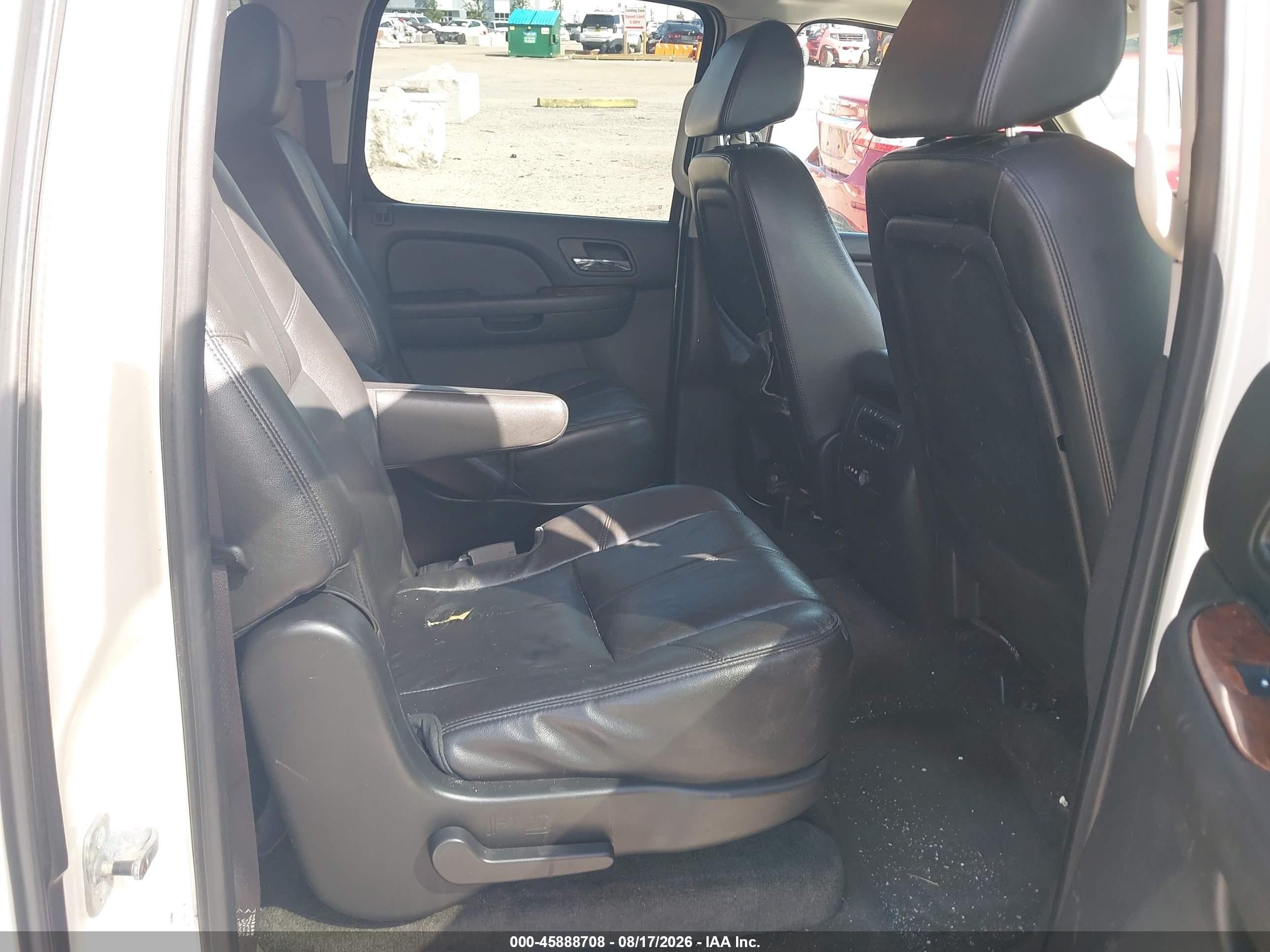 2008 Chevrolet Suburban 1500 Ltz White vin: 1GNFC16088R253757