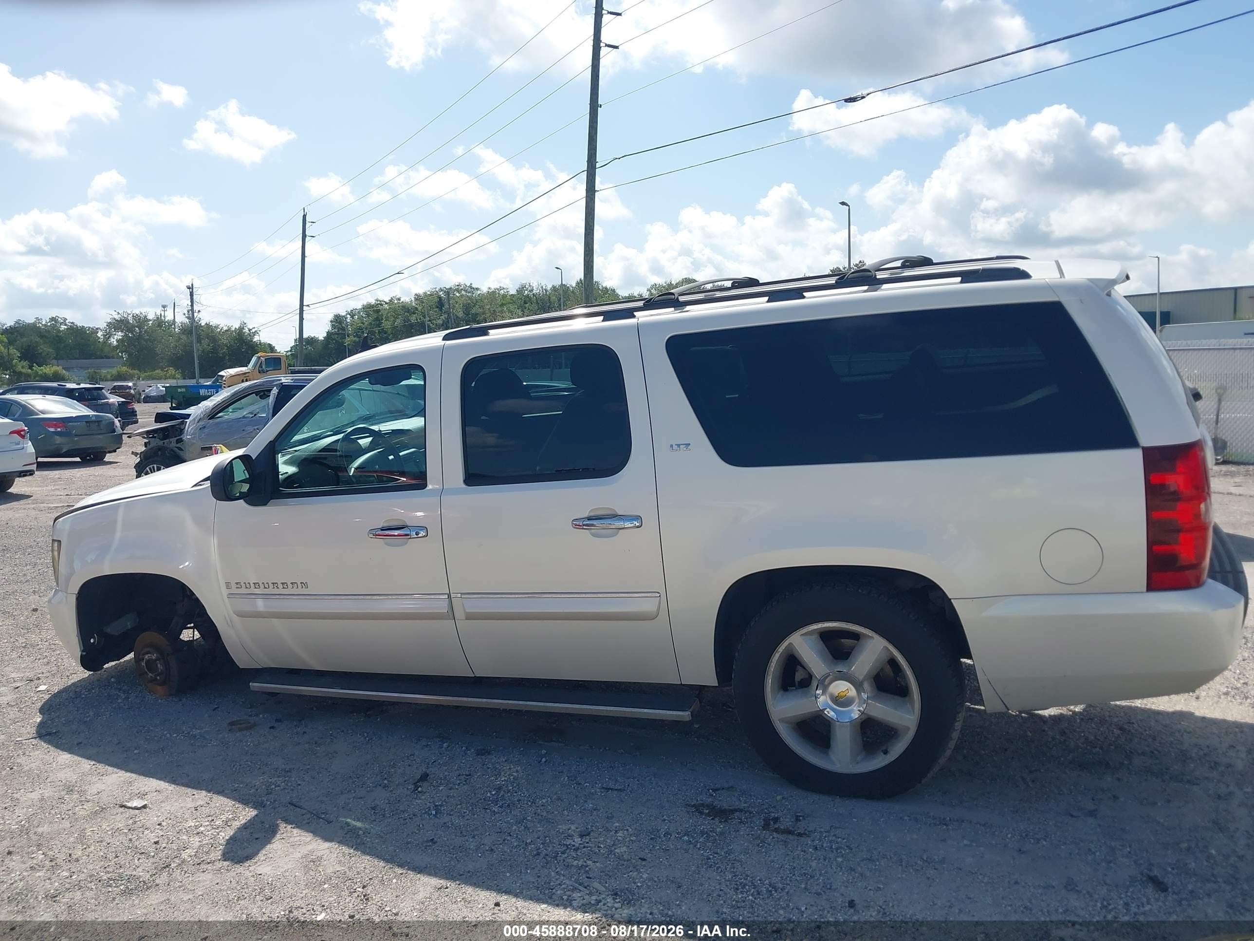 2008 Chevrolet Suburban 1500 Ltz White vin: 1GNFC16088R253757