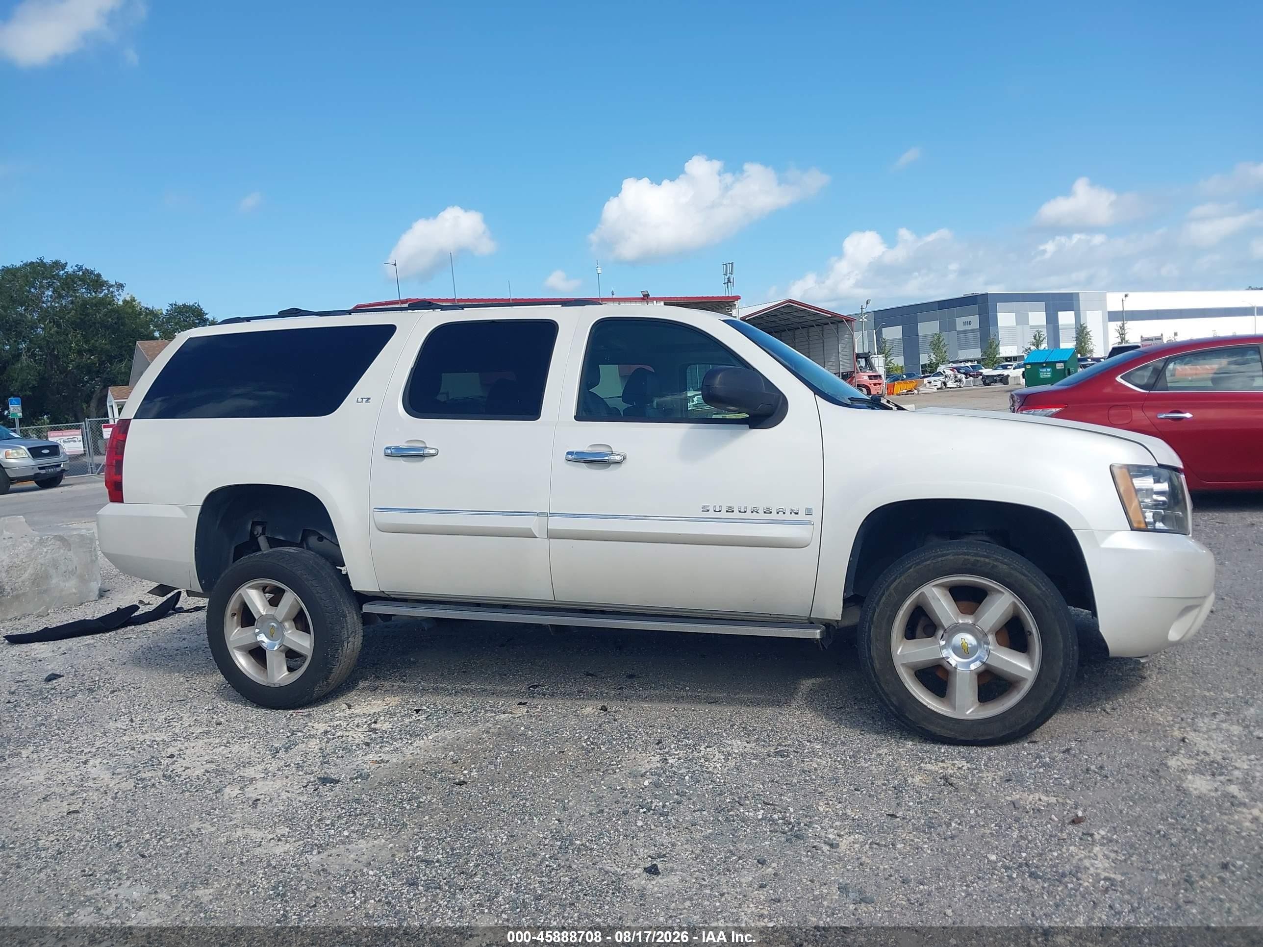 2008 Chevrolet Suburban 1500 Ltz White vin: 1GNFC16088R253757