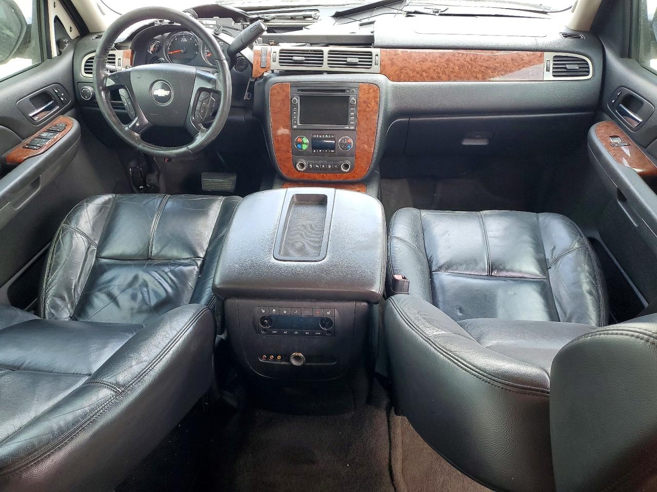 2008 Chevrolet Suburban C1500 Ls White vin: 1GNFC16098R246087