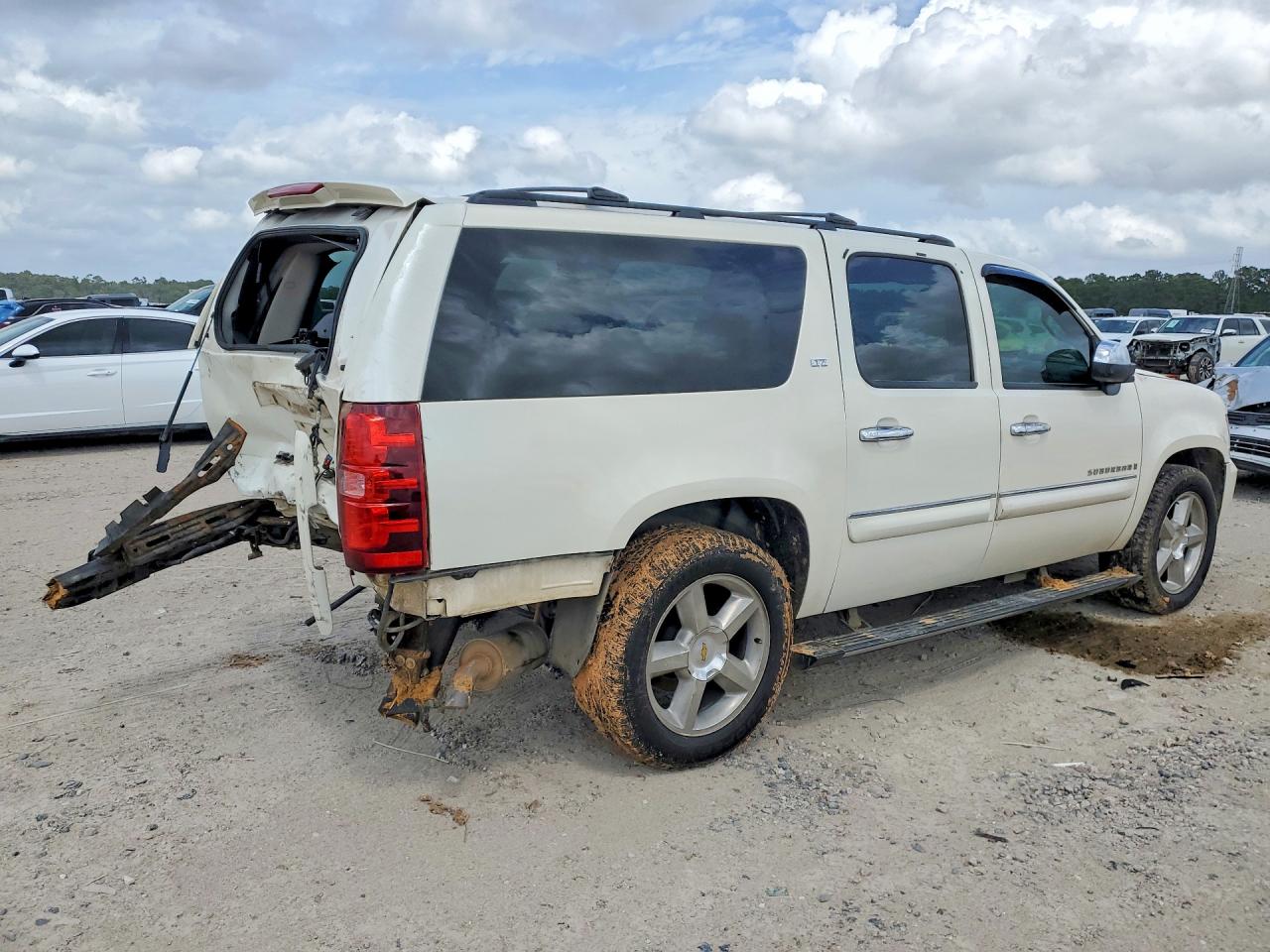 2008 Chevrolet Suburban C1500 Ls White vin: 1GNFC16098R246087