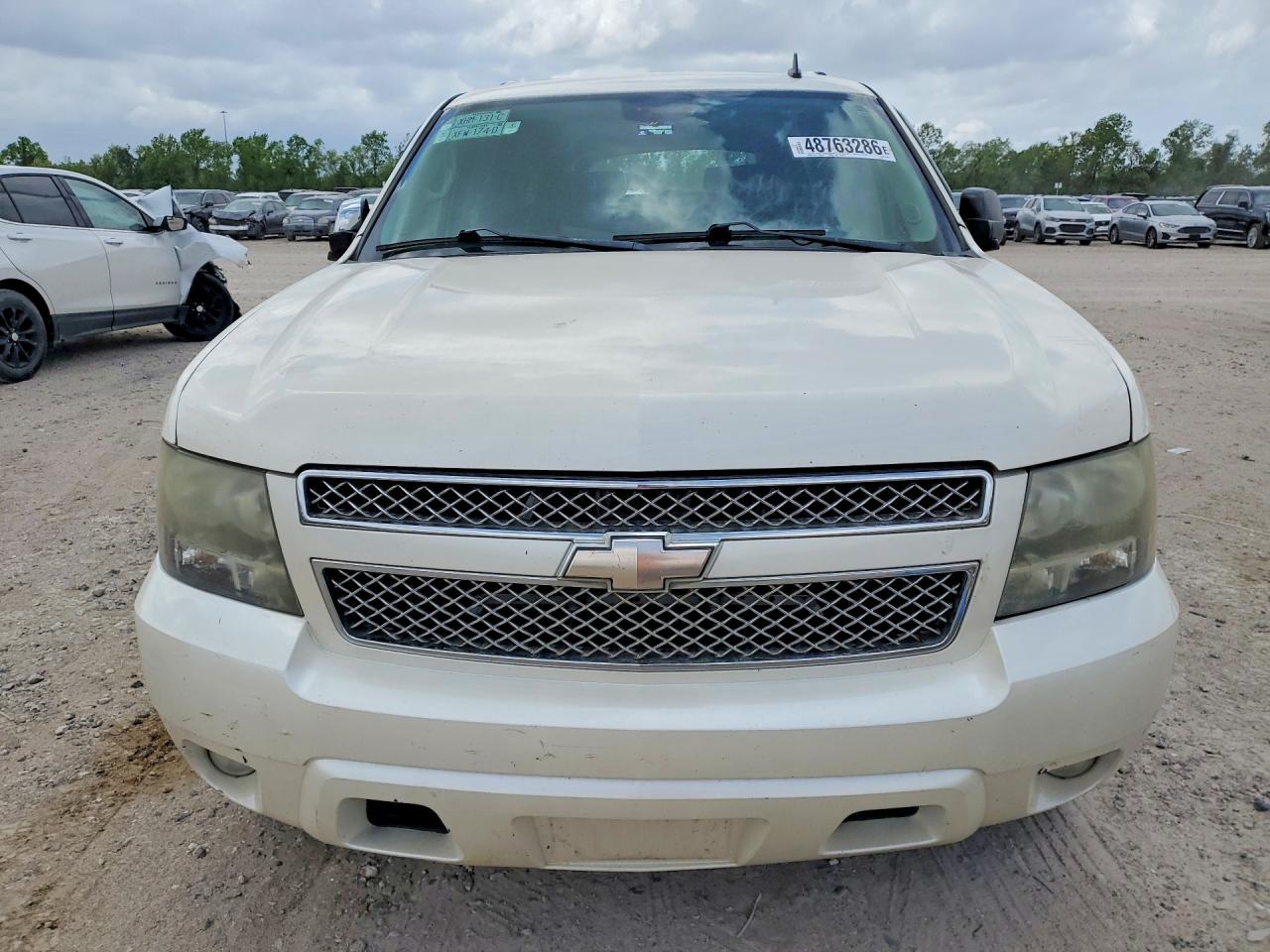 2008 Chevrolet Suburban C1500 Ls White vin: 1GNFC16098R246087
