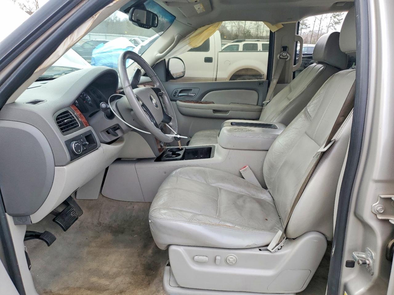 2007 Chevrolet Suburban C1500 Silver vin: 1GNFC160X7J237654