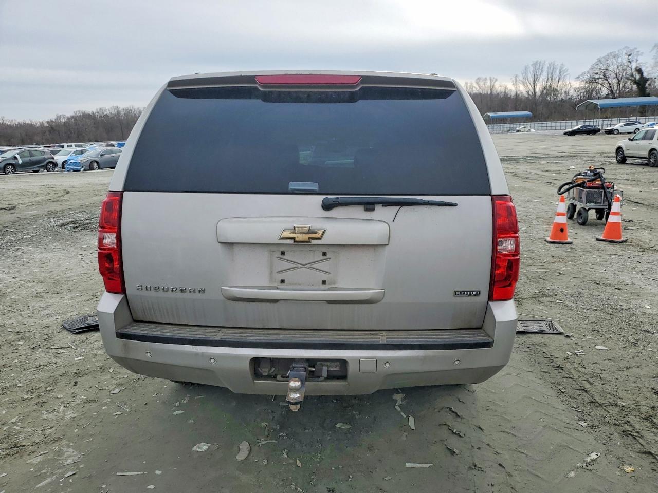 2007 Chevrolet Suburban C1500 Silver vin: 1GNFC160X7J237654