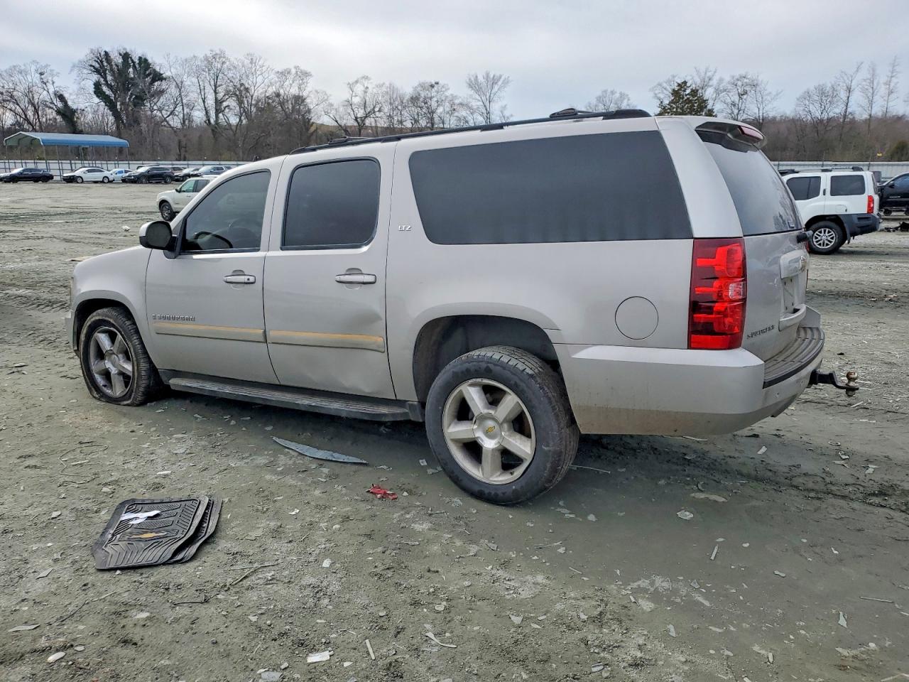2007 Chevrolet Suburban C1500 Silver vin: 1GNFC160X7J237654