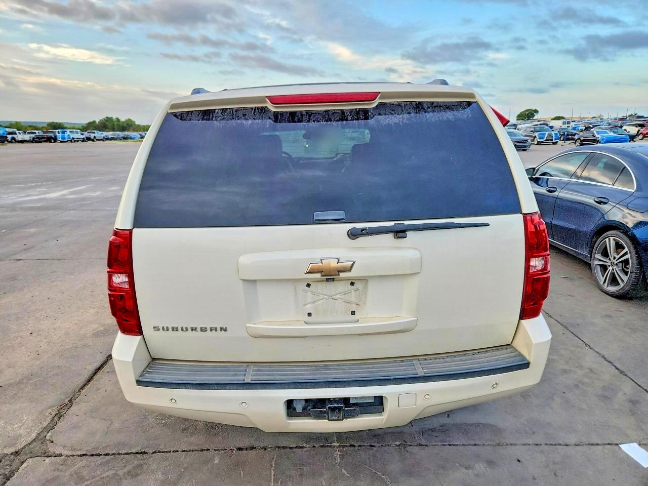 2008 Chevrolet Suburban Ltz Бежевый vin: 1GNFC16J08R193272