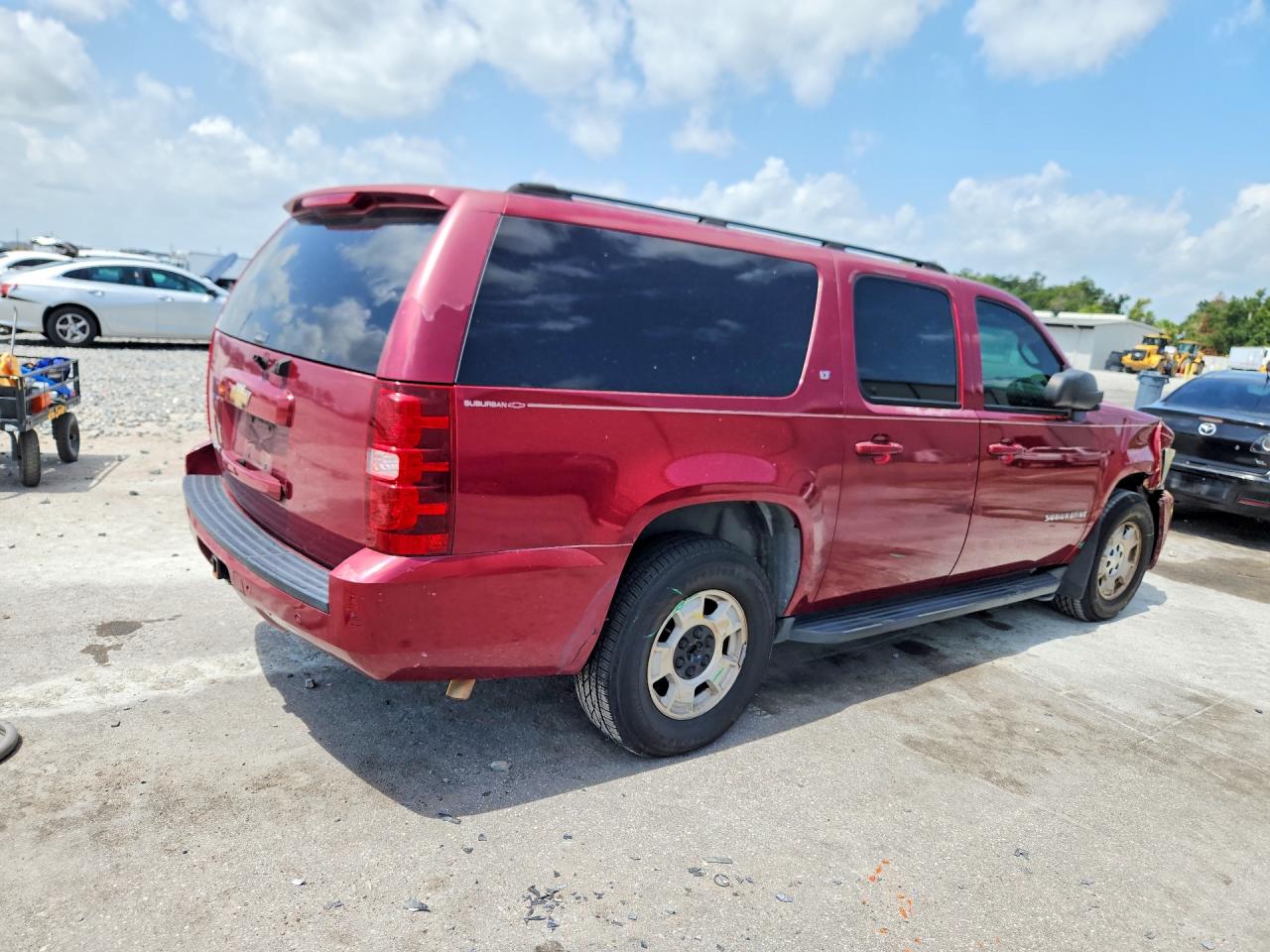 2007 Chevrolet Suburban C1500 Red vin: 1GNFC16J27J215771