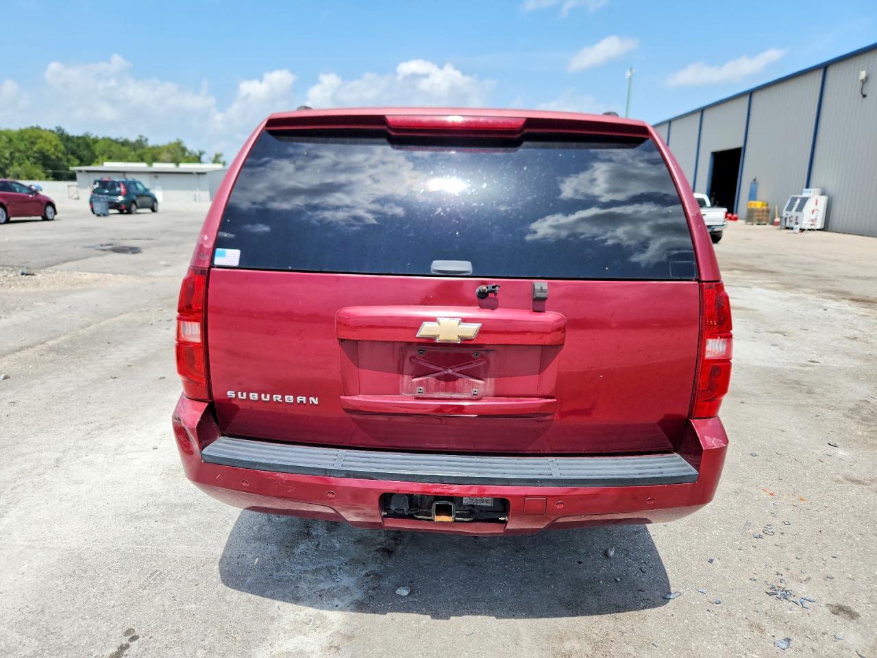 2007 Chevrolet Suburban C1500 Red vin: 1GNFC16J27J215771