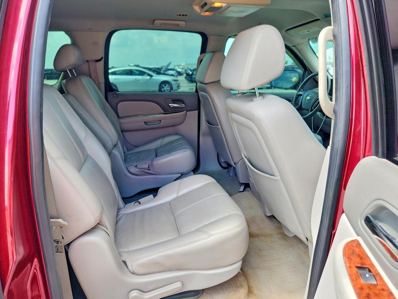 2007 Chevrolet Suburban C1500 Red vin: 1GNFC16J27J215771