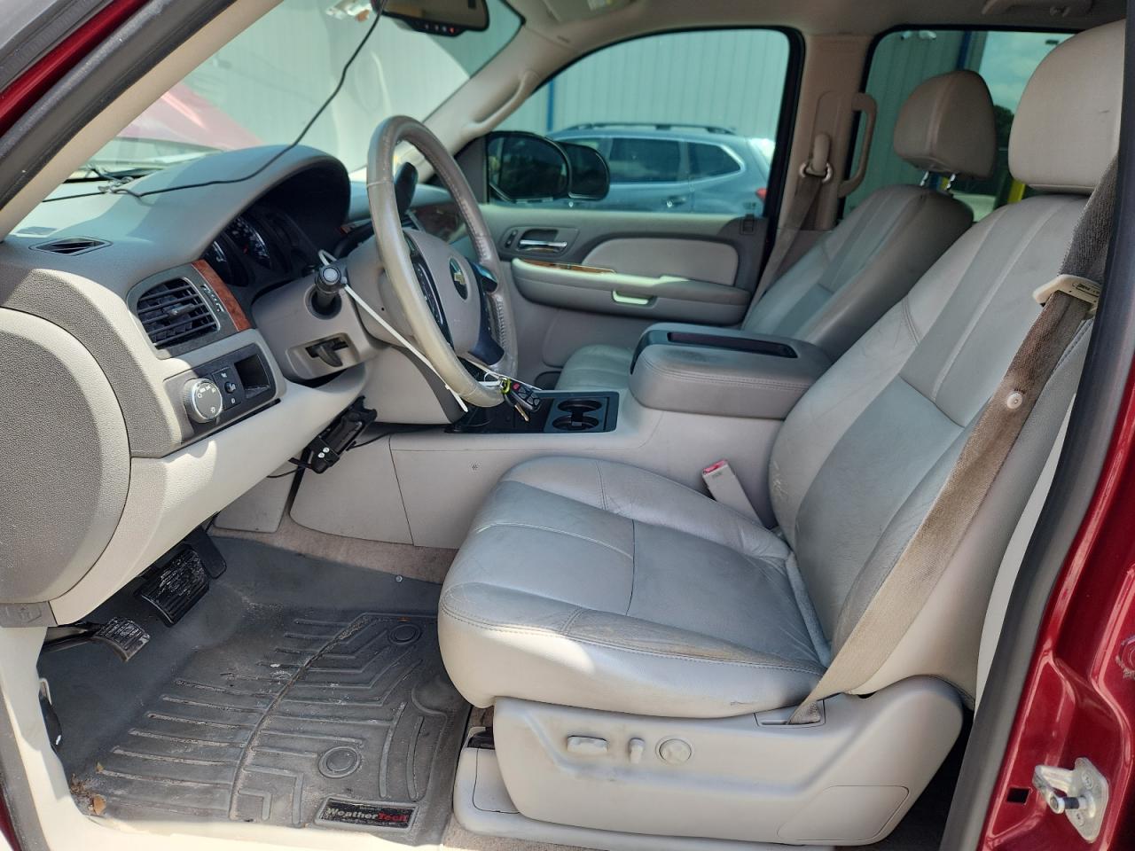 2007 Chevrolet Suburban C1500 Red vin: 1GNFC16J27J215771