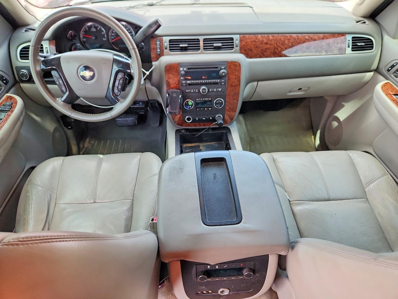 2007 Chevrolet Suburban C1500 Red vin: 1GNFC16J27J215771