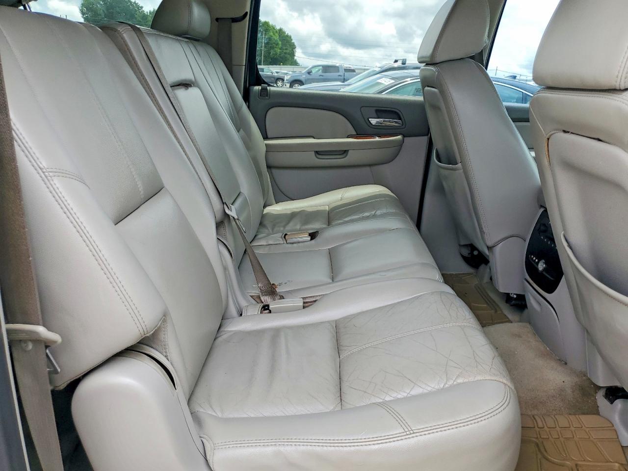 2007 Chevrolet Suburban C1500 Gray vin: 1GNFC16J47J355207